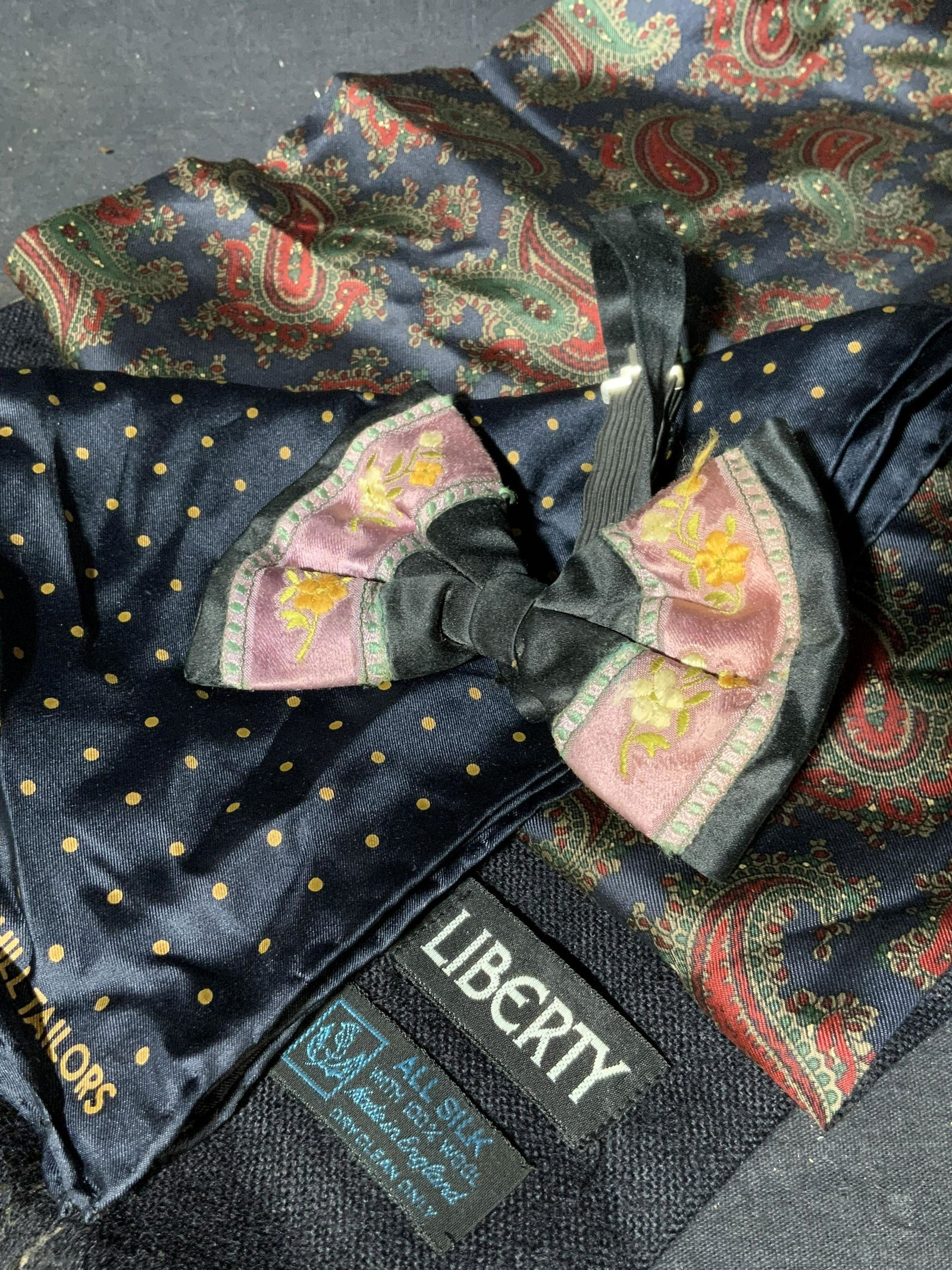 Lot 3 Silk Handkerchief & Bowtie & Scarf (1 of 6)