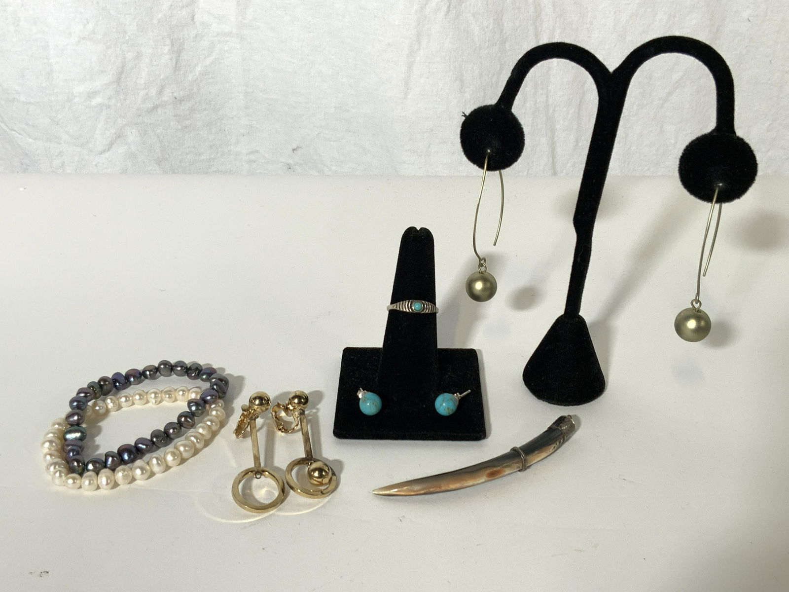 Group lot 10 Piece Jewelry, Earrings & Bracelets. (1 of 10)