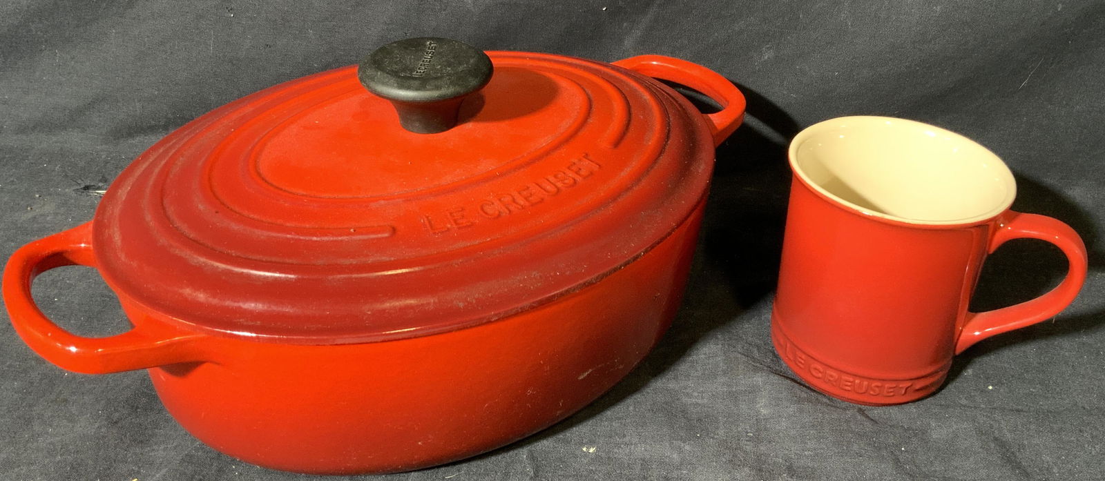 LE CREUSET Enameled Dutch Oven and Ceramic Mug (1 of 7)