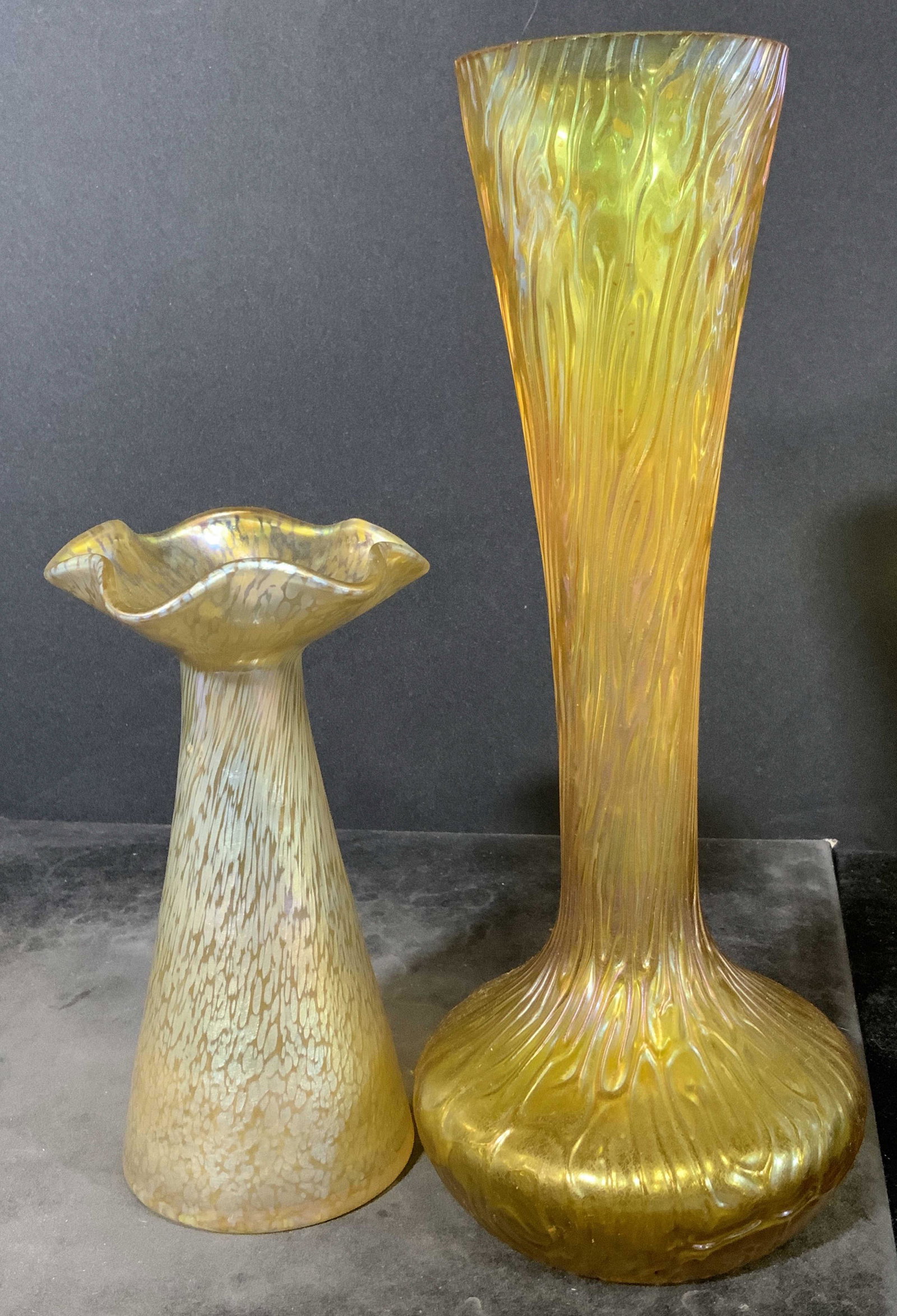 Lot 2 Iridescent Art Glass Tabletop Accessories (1 of 5)