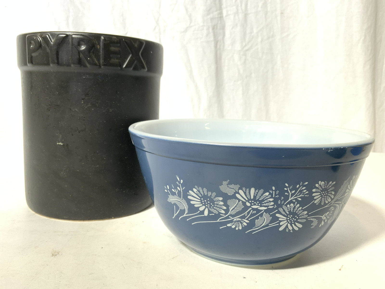 Lot 2 Bowl & Planter Tabletop Accessories (1 of 8)