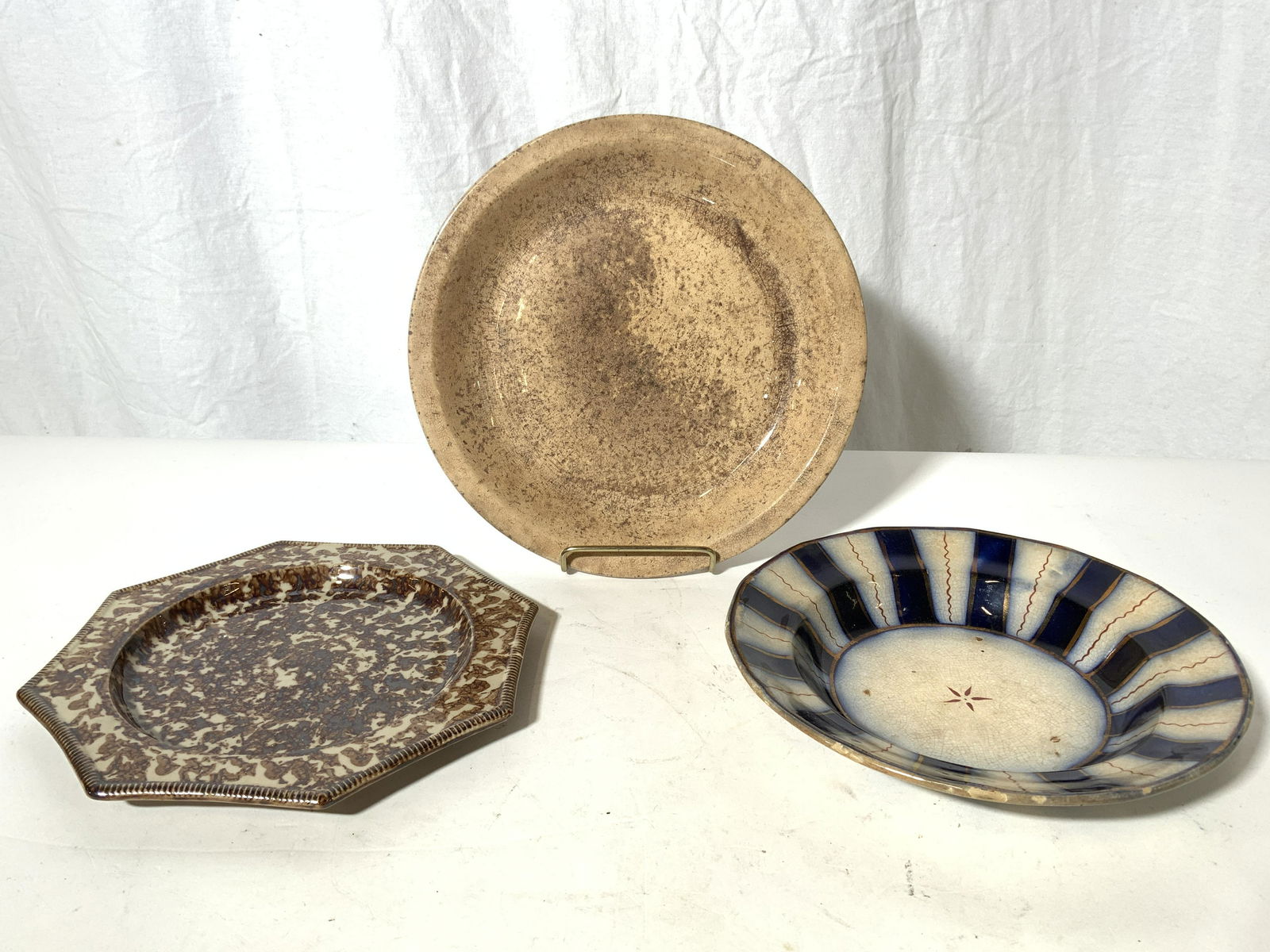 Lot 3 Assorted Ceramic Plates (1 of 8)
