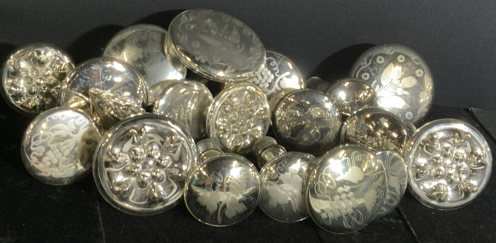 Lot 19 Vintage Mercury Glass Doorknobs (1 of 9)