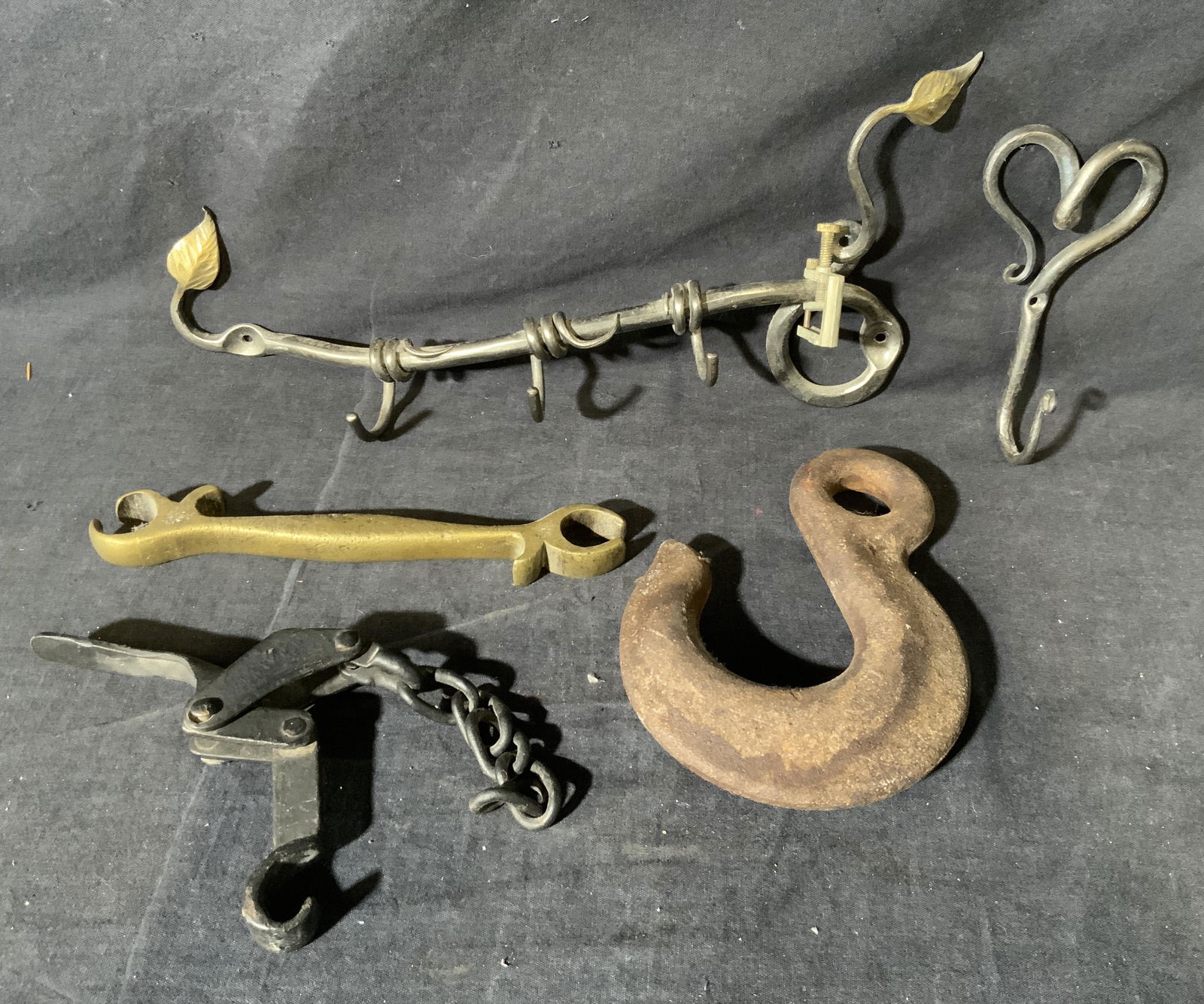 Lot 5 Assorted Hooks (1 of 6)