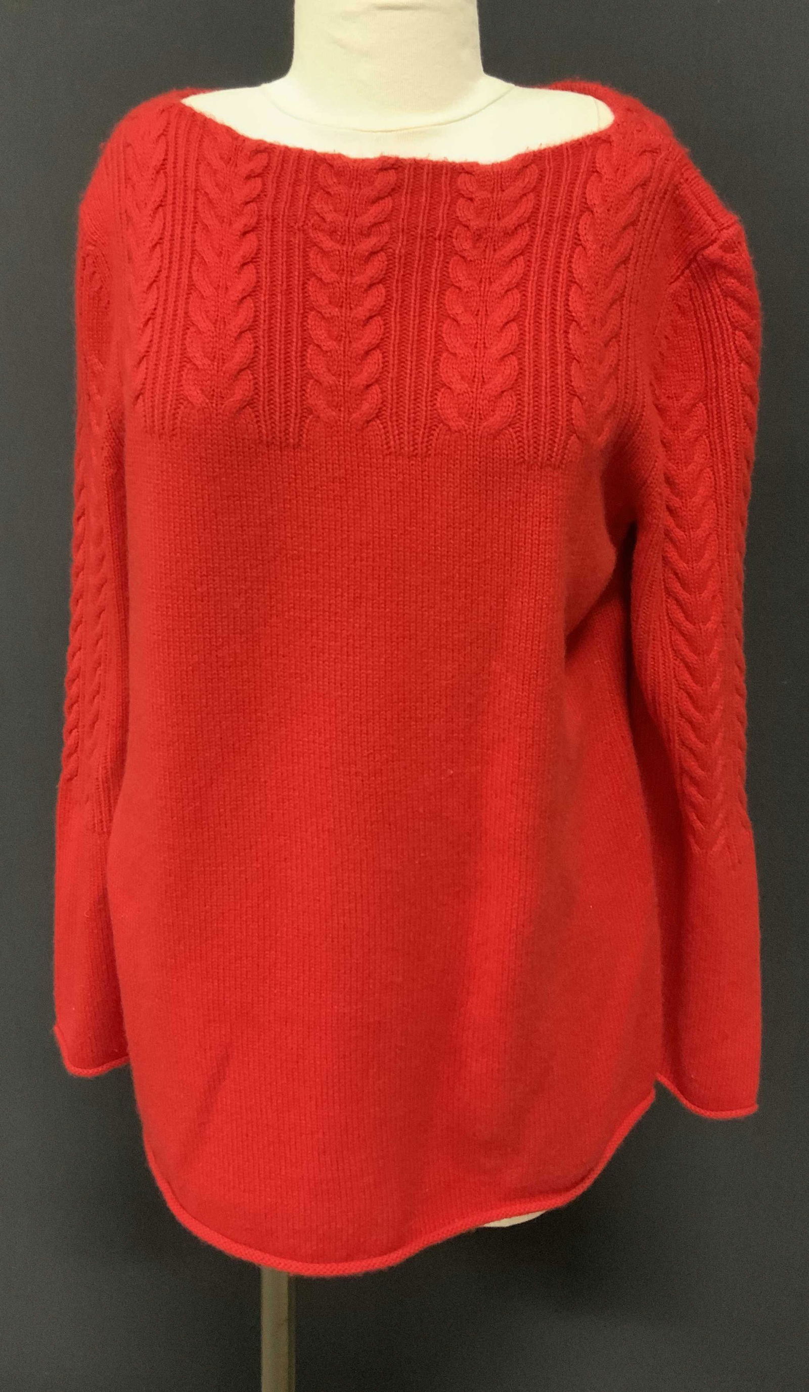 SAKS FIFTH AVENUE Cashmere Sweater: Cashmere sweater. Sized large. Label reads as SAKS FIFTH AVENUE. Ladies Wearables, Vintage Luxury Fashion, Luxury Designer dress, Clothing, Wearables, Designer wear, Luxury ladies Designer brand, luxu