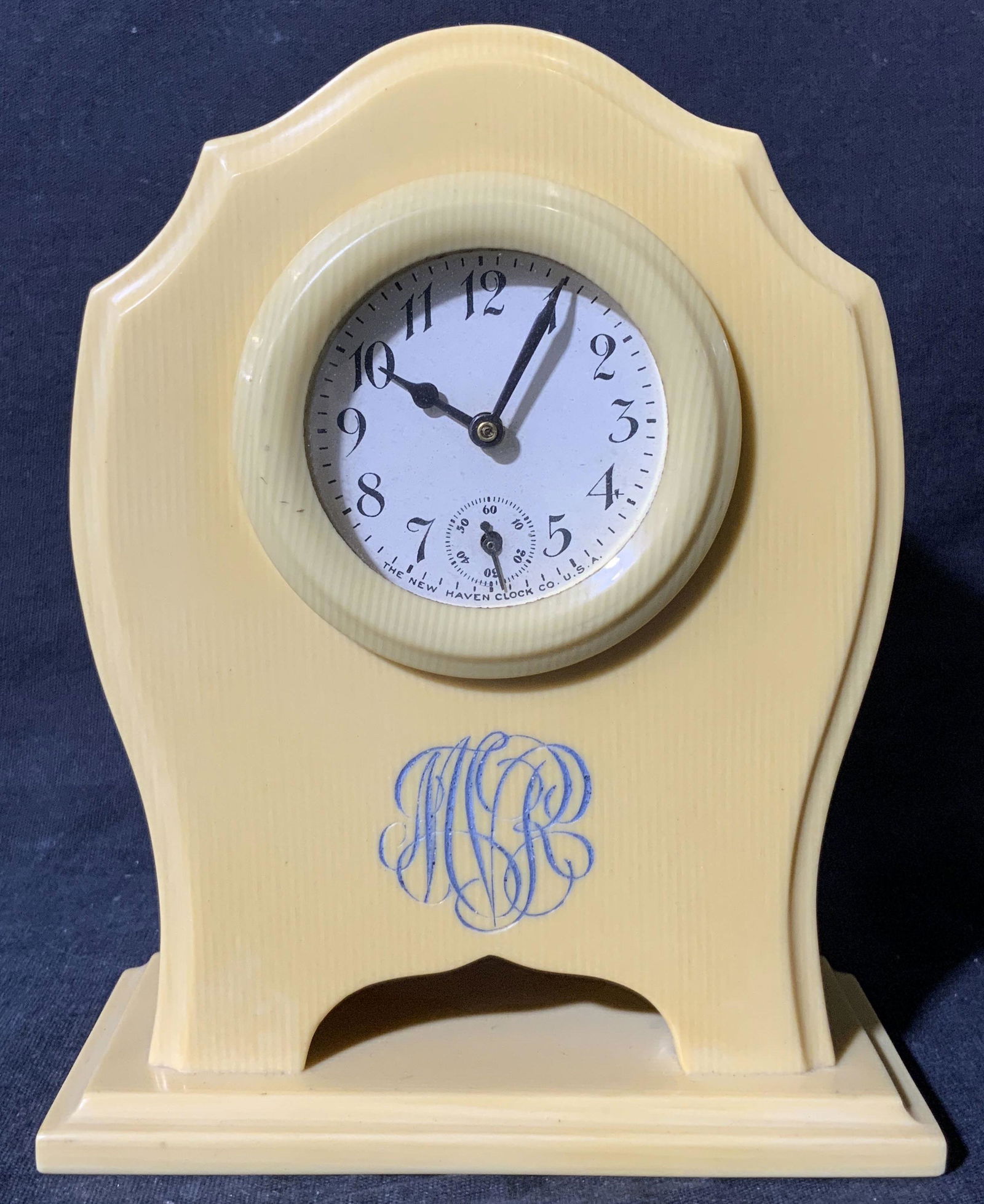 Bakelite New Haven Clock Co Mantel Clock (1 of 7)