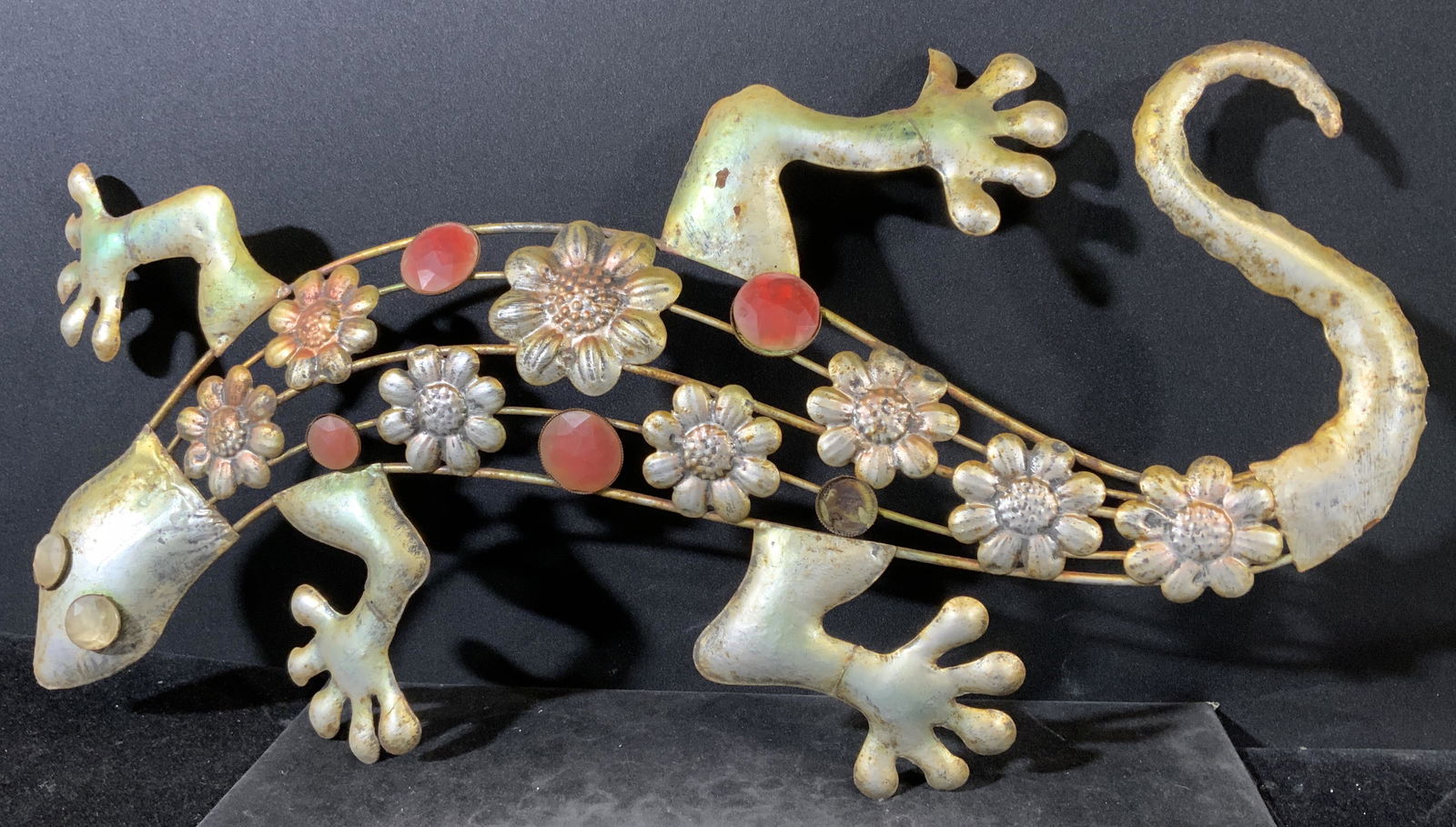 Metal Gecko Wall Decor (1 of 7)