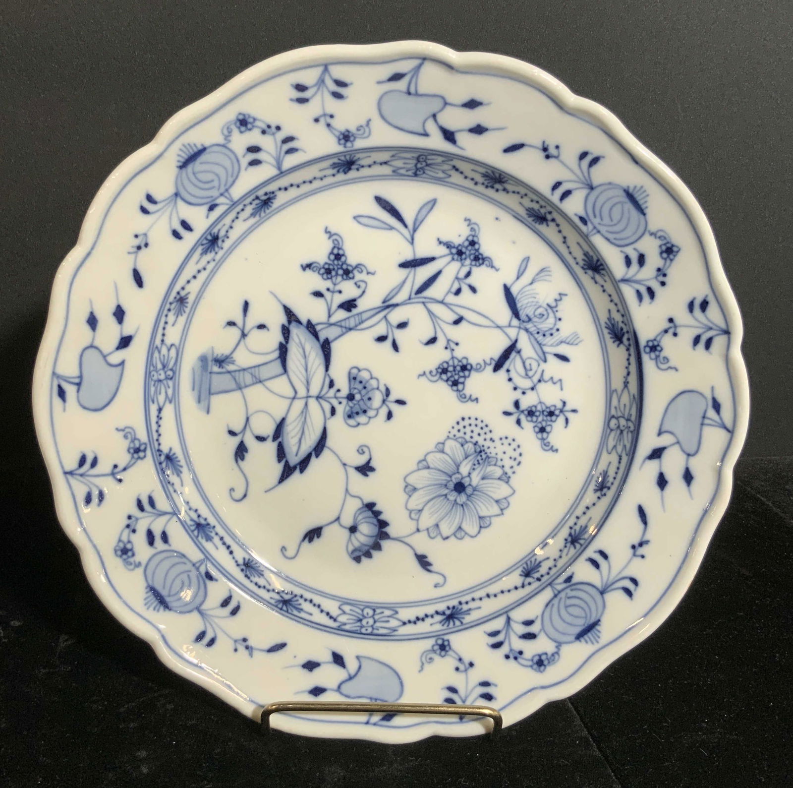 Vintage MEISSEN Germany Blue Onion Style Plate (1 of 9)