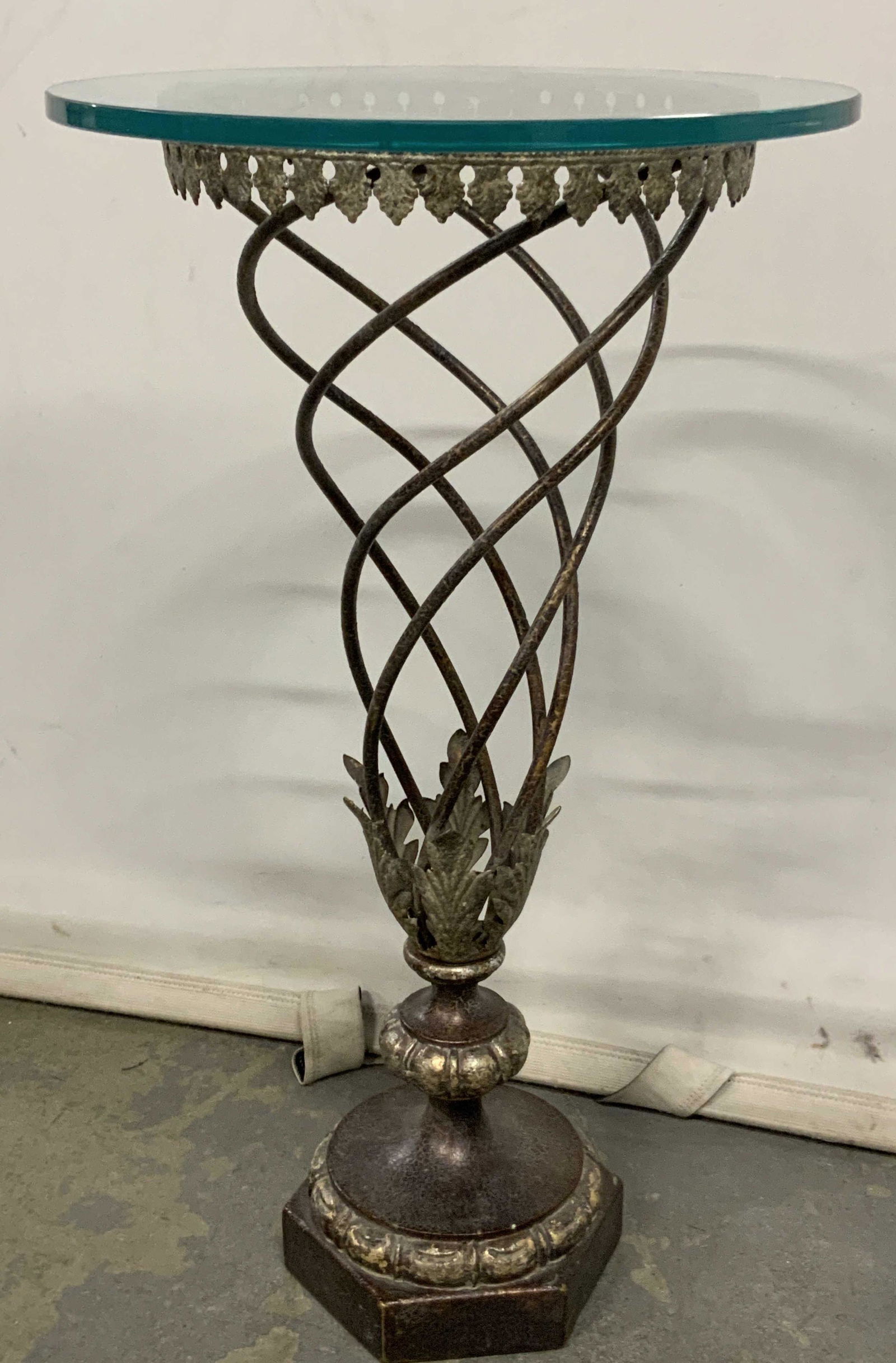 Spiral Metal Stand w Glass Plate (1 of 8)