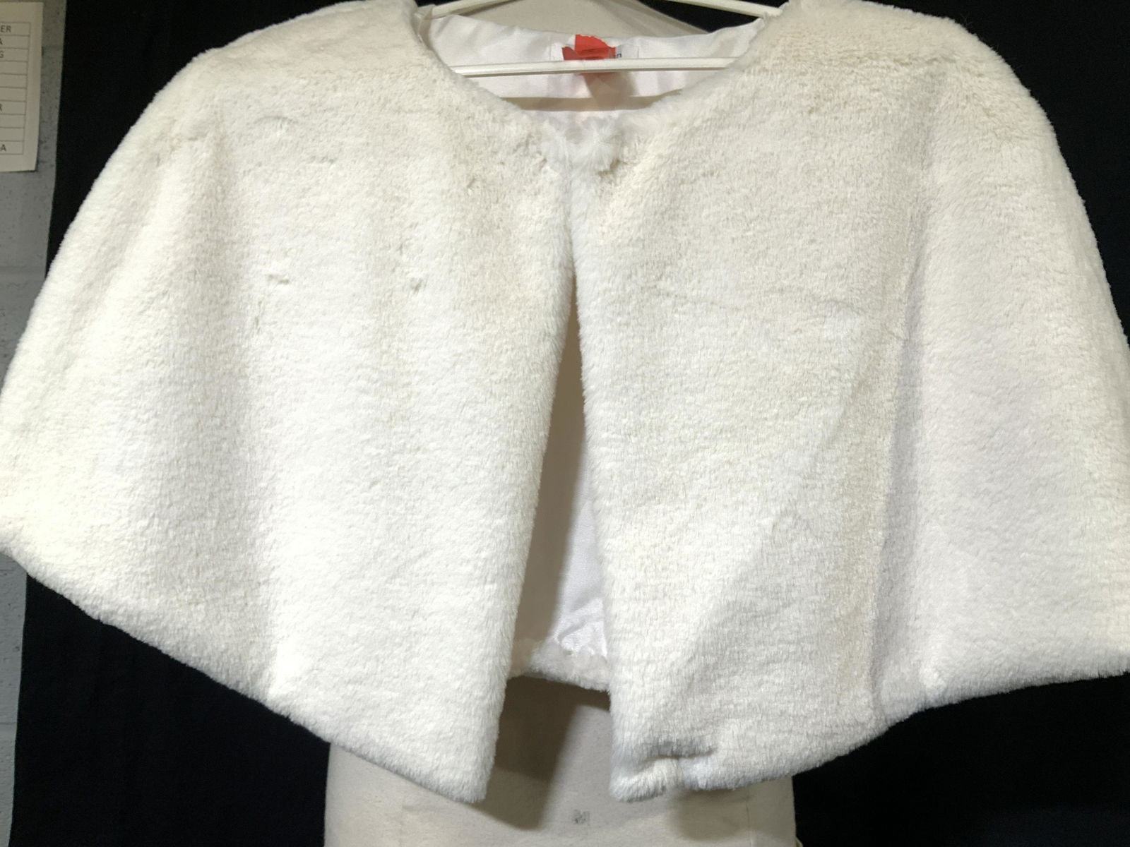 CALVIN KLEIN Plush White Shoulder Cape: Contemporary Calvin Klein Luxury Cape, fastens below neck with hook and loop, plush material is soft hand polyester, with white poly â€˜sateenâ€™ lining. Length app 15 in. Ladies Size L/XL. S