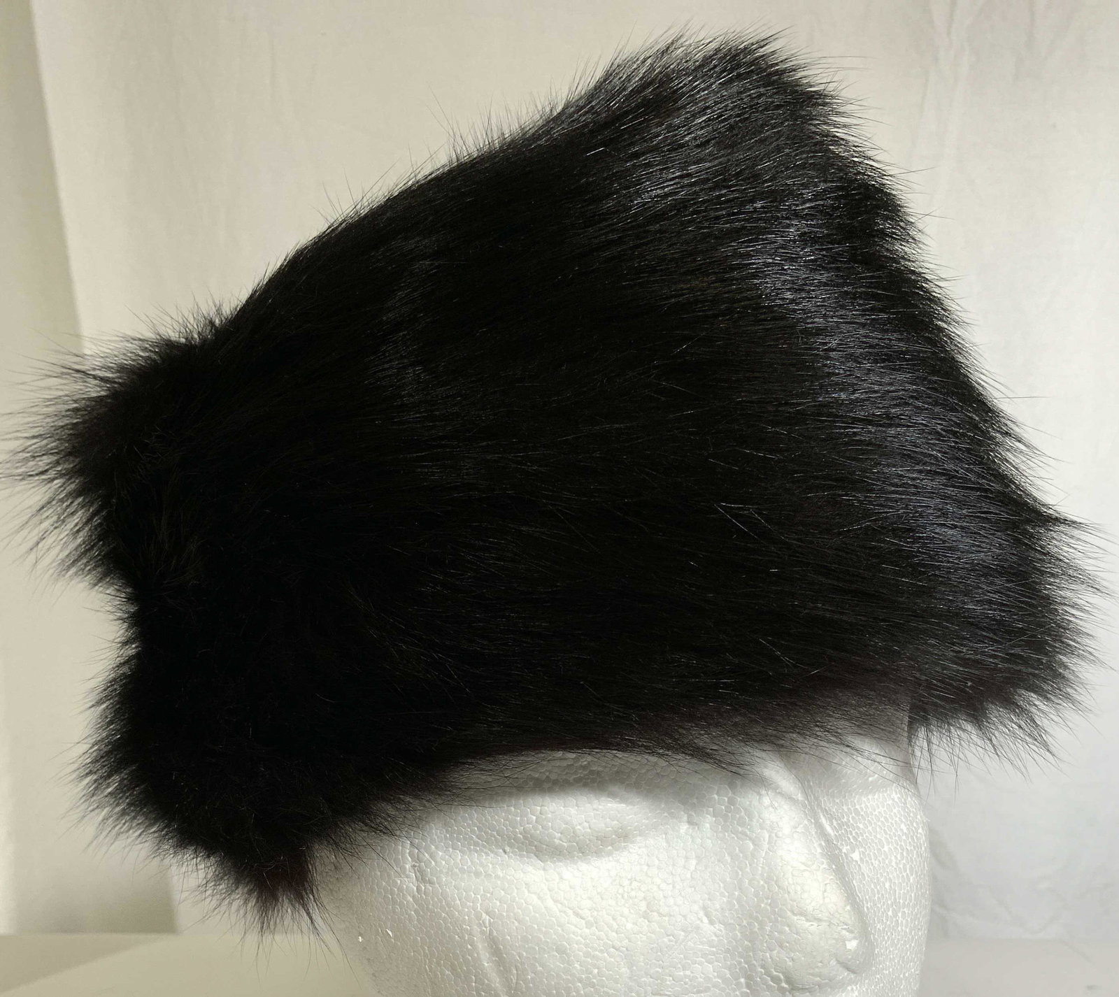 MB SAKS FIFTH AVENUE Fur Hat (1 of 10)