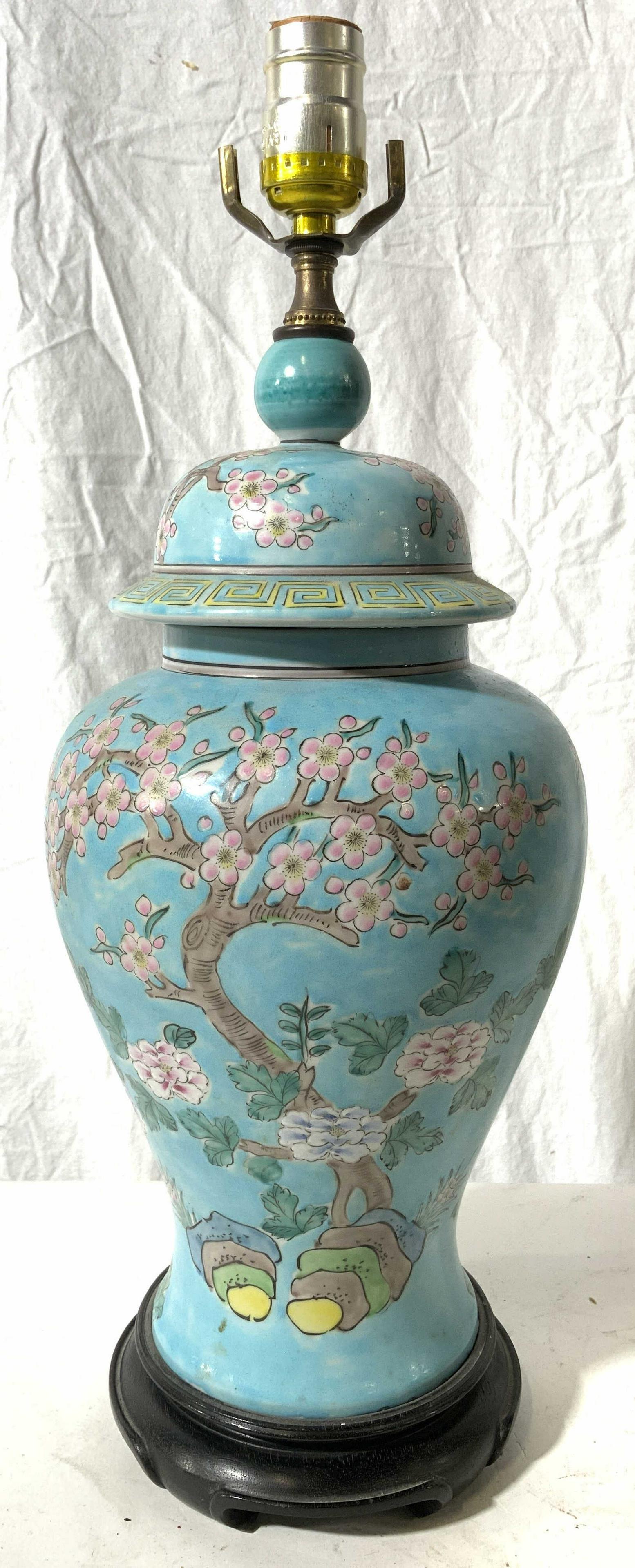 Vintage Asian Chinoiserie Porcelain Table Lamp: Lamp is vintage possibly antique. Piece is porcelain with Asian stylings. Lamp appears to possibly be hand painted. Piece is attached to black toned pedestal which appears to be wooden. Lamp has intri