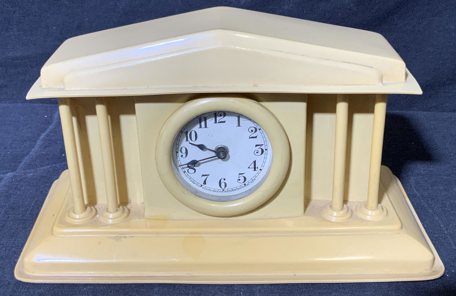 The Lux Clock Bakelite Mantel Clock (1 of 8)