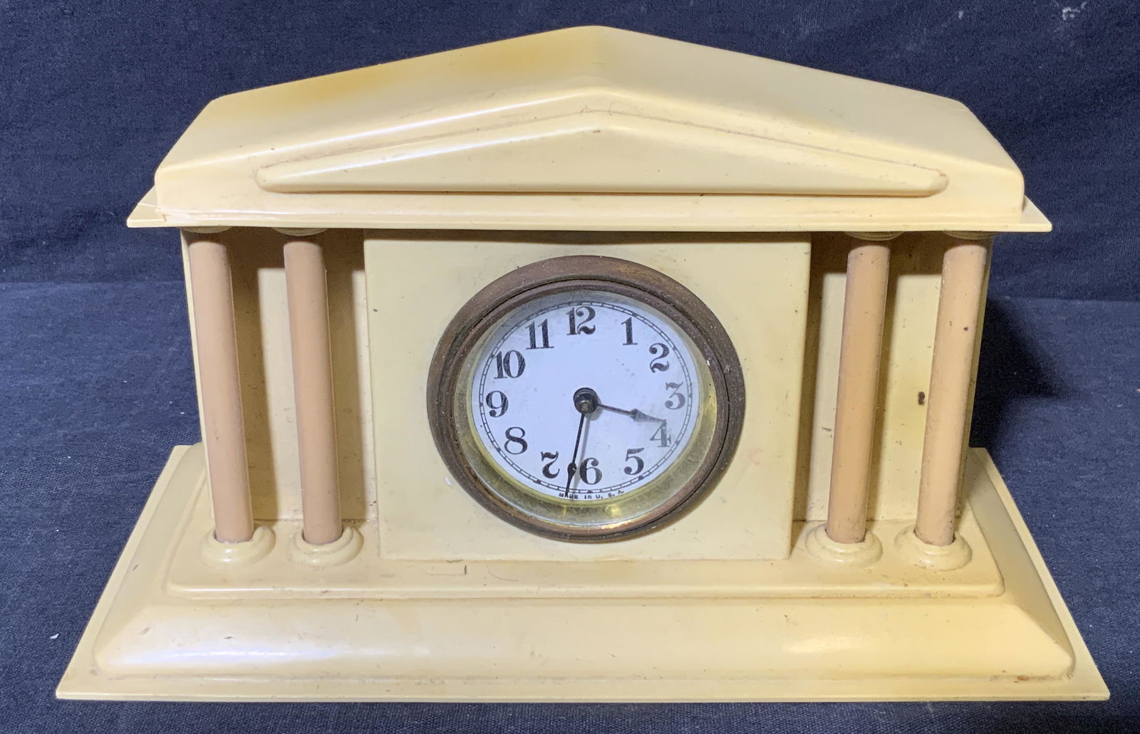 Bakelite Mantel Clock with Columns (1 of 7)