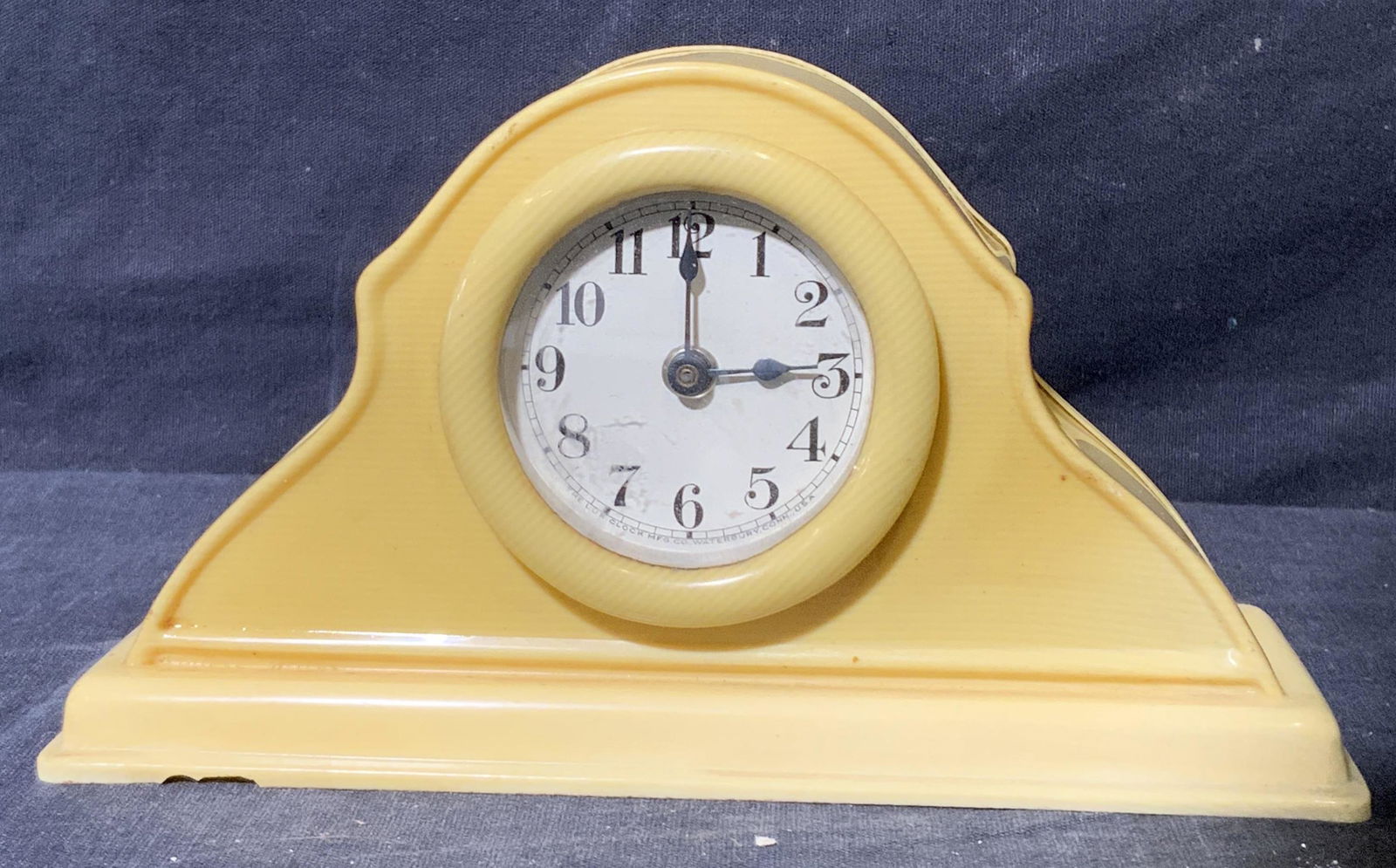 The Lux Clock MFG Co. Bakelite Vanity Clock (1 of 8)