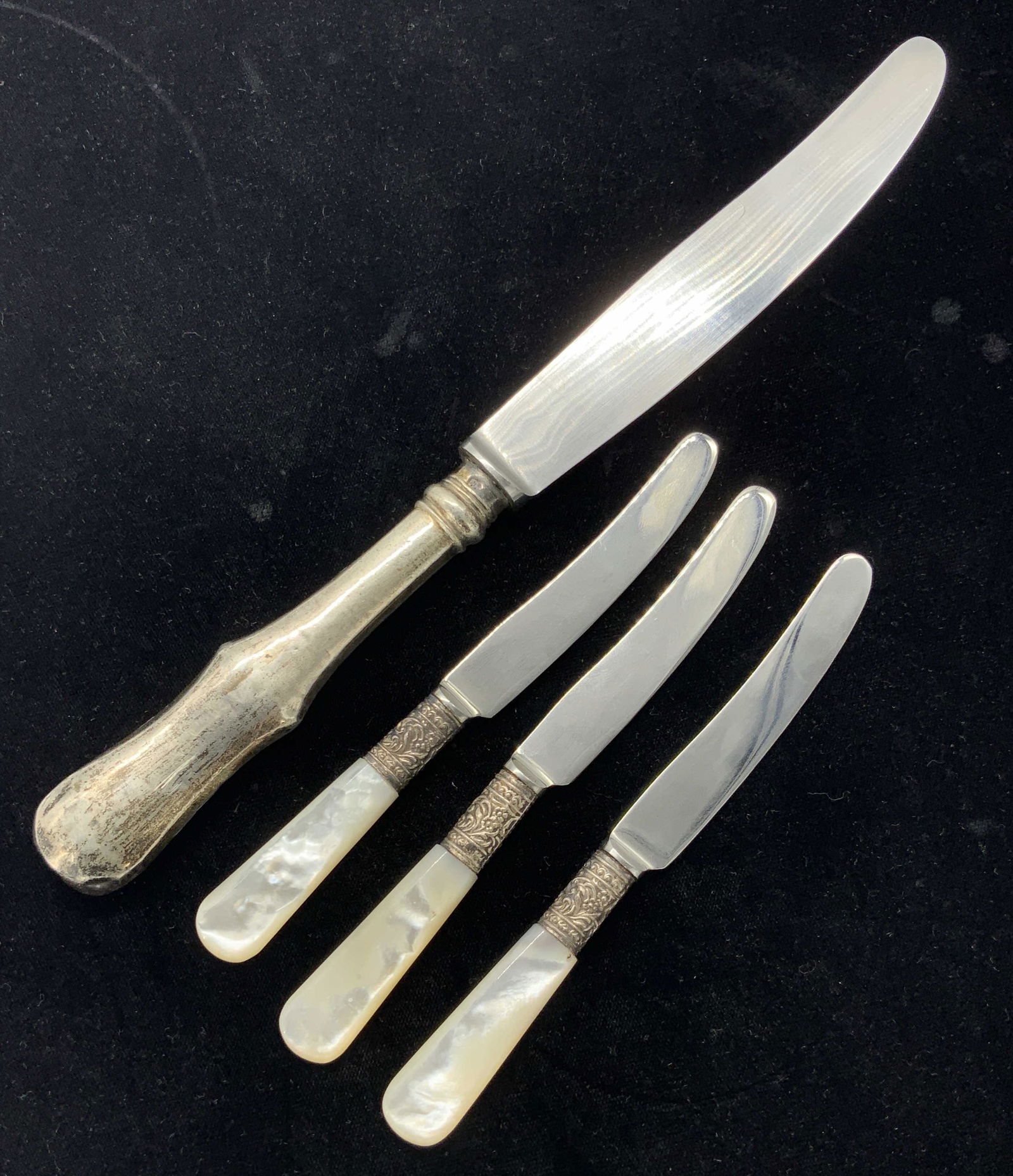 4 SHEFFIELD ENGLAND Mother of Pearl Knives & More (1 of 10)