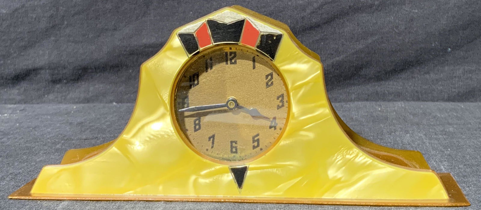 American Multicolored Bakelite Mantle Clock (1 of 7)