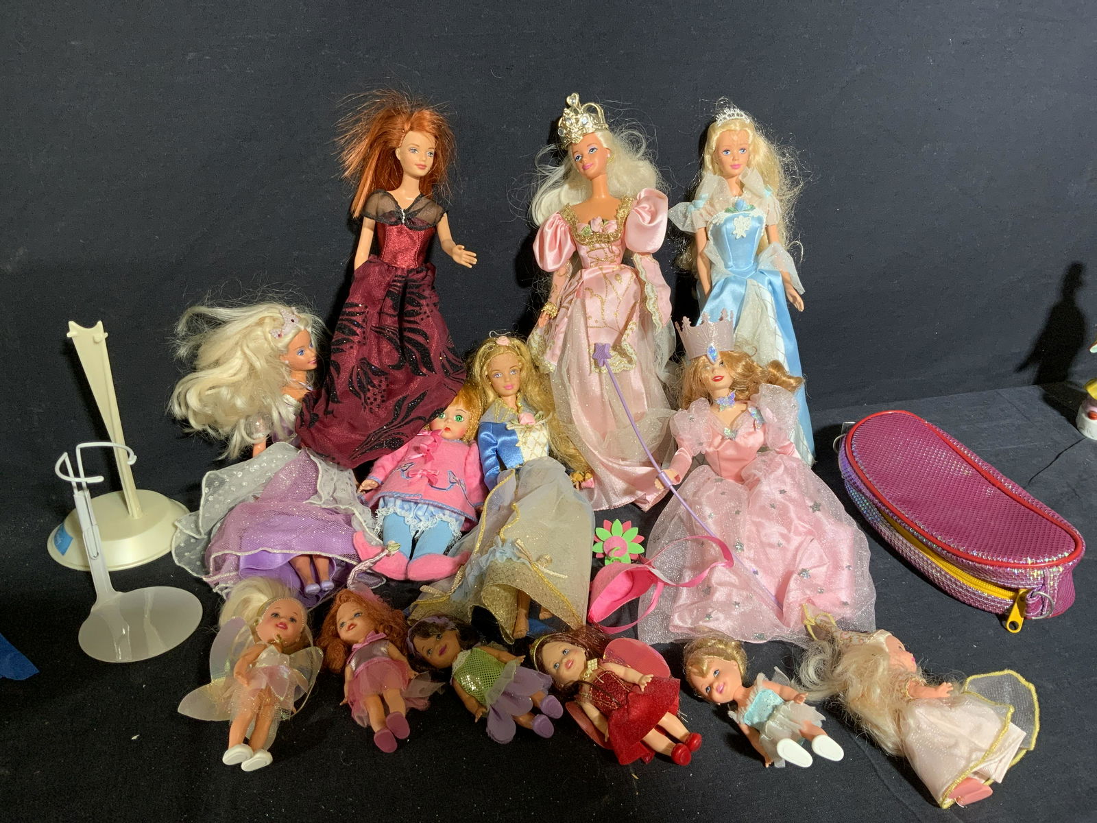Lot 13 Vintage Barbie Dolls: Lot 13 vintage Barbie Dolls, smaller Barbie’s measure 4 inches tall, taller Barbie’s measure 12 inches tall, wear consistent with age and use. Toys, childrens toys, collectible toys, Barbie, Barbi