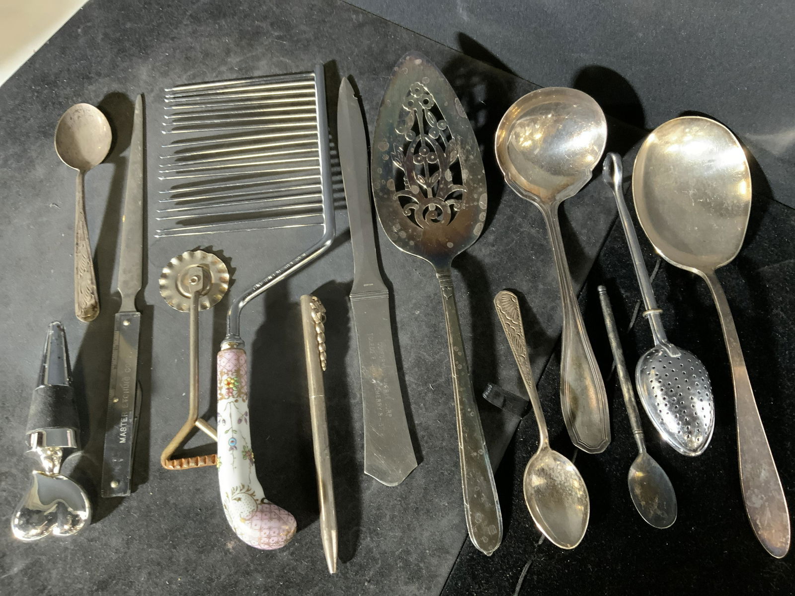 Group Lot 13 Assorted Tabletop Accessories (1 of 5)