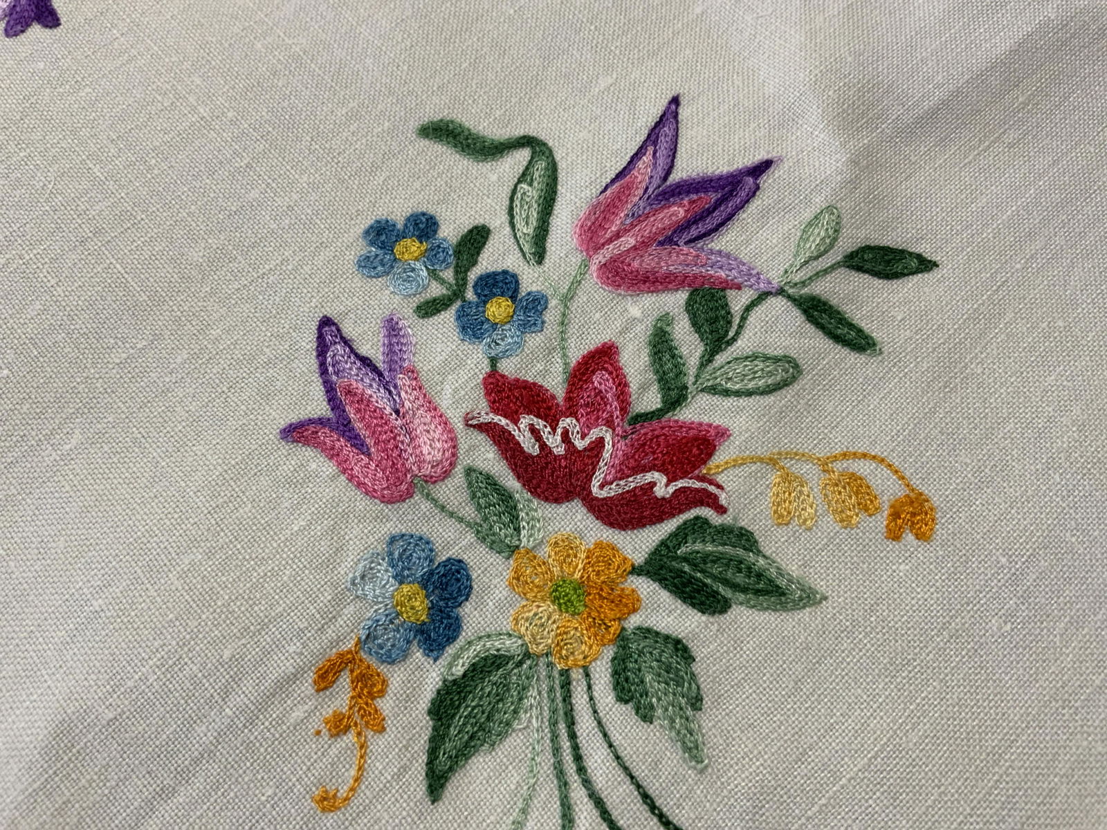 Group Lot 6 Tabletop Linens (1 of 5)