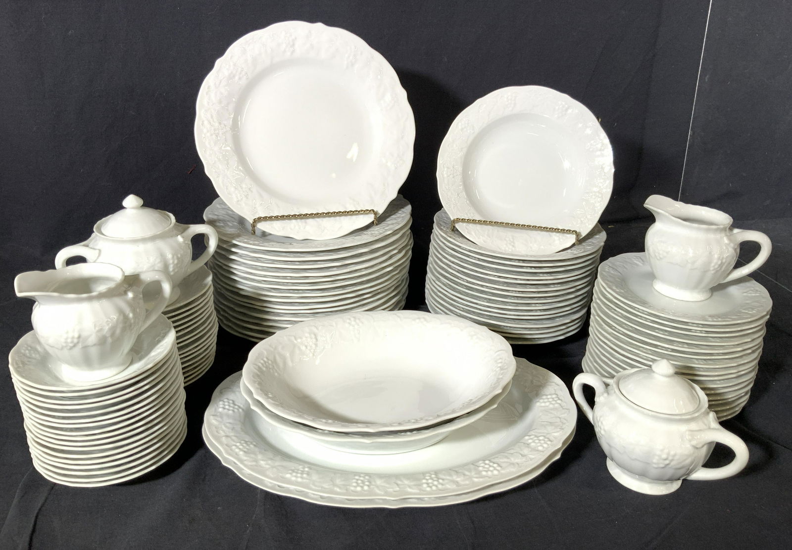 White Champagne 90+ Partial Dinning Set (1 of 10)