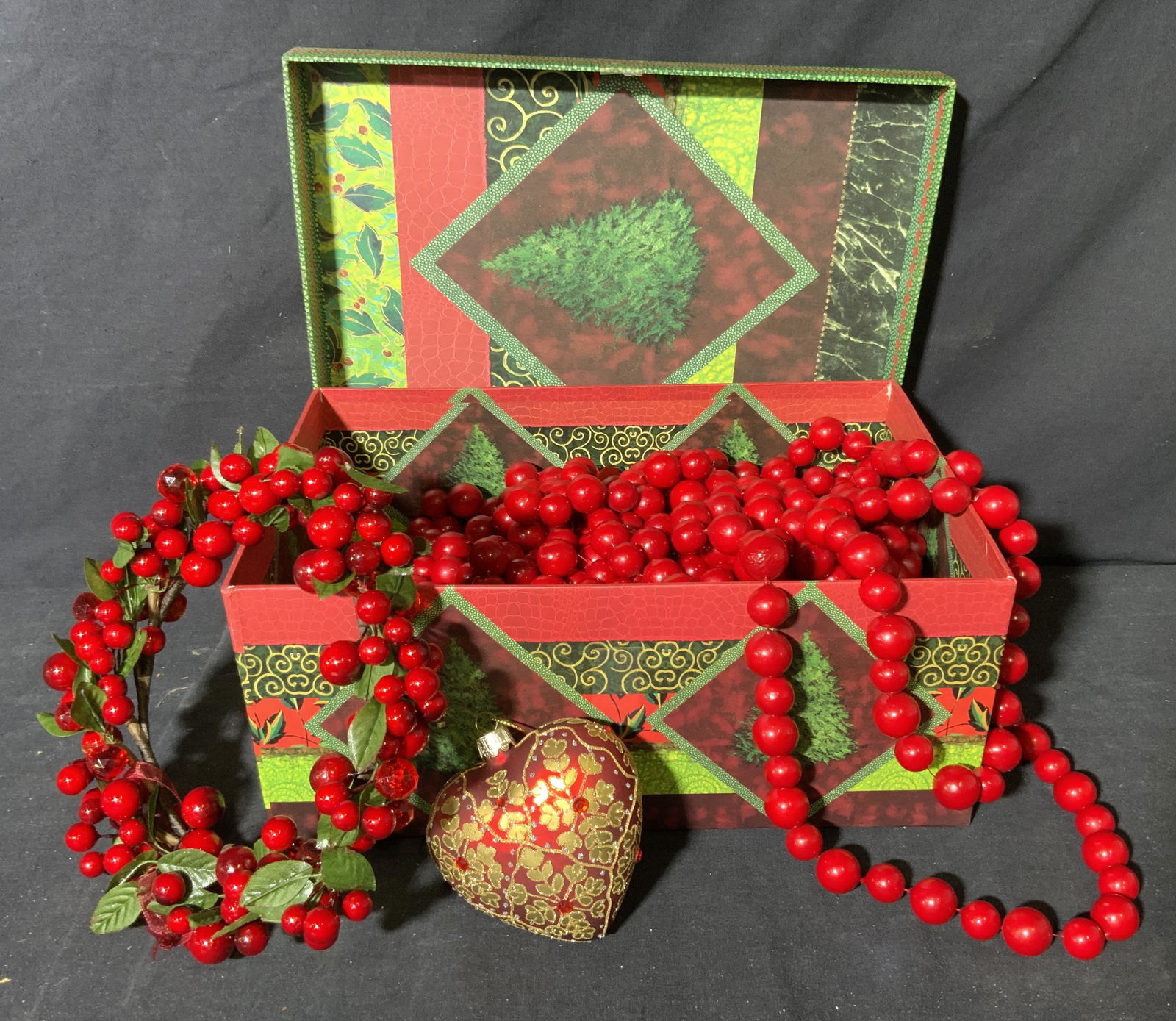 Group Lot Christmas Decorations Boxed (1 of 7)