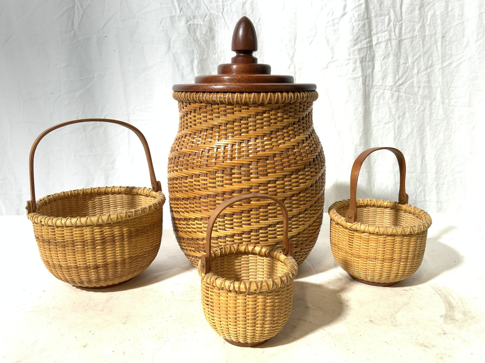 Set 4 LAWRENCE WHEELER Nantucket Baskets (1 of 7)
