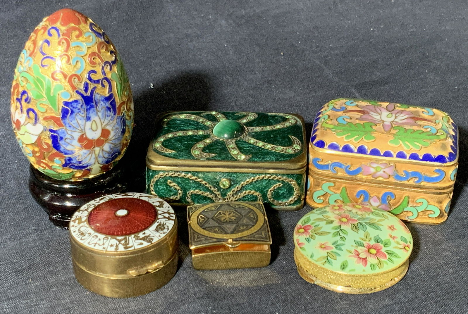 Group Lot of 7 VNTG Decorative Tabletop Ornaments (1 of 10)