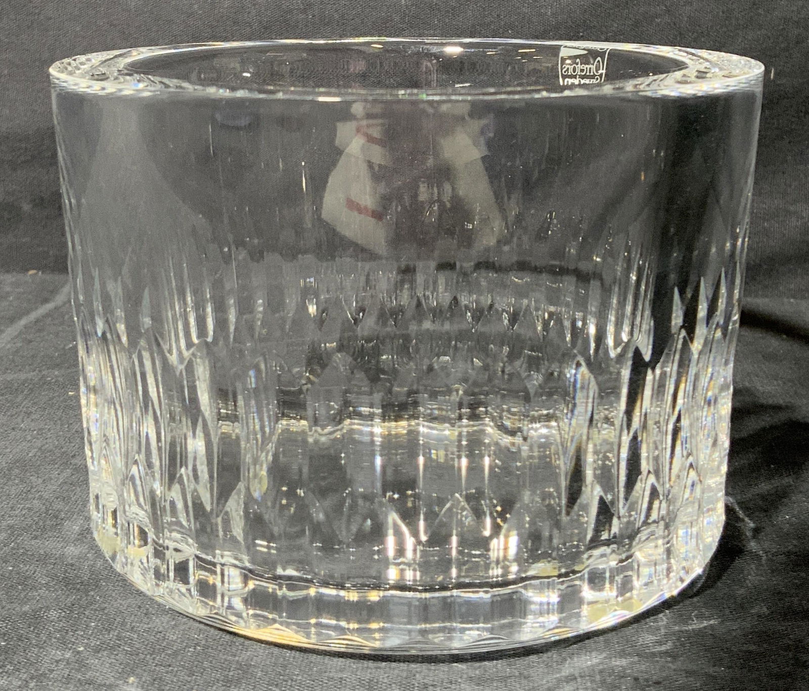 ORREFORS SWEDEN Crystal Bowl: ORREFORS SWEDEN Crystal Bowl, marking to rim of body reads ‘ORREFORS SWEDEN’, inscription to underside reads ‘ORREFORS’, subject a clear crystal bowl with cut detail around base, measures 3 x