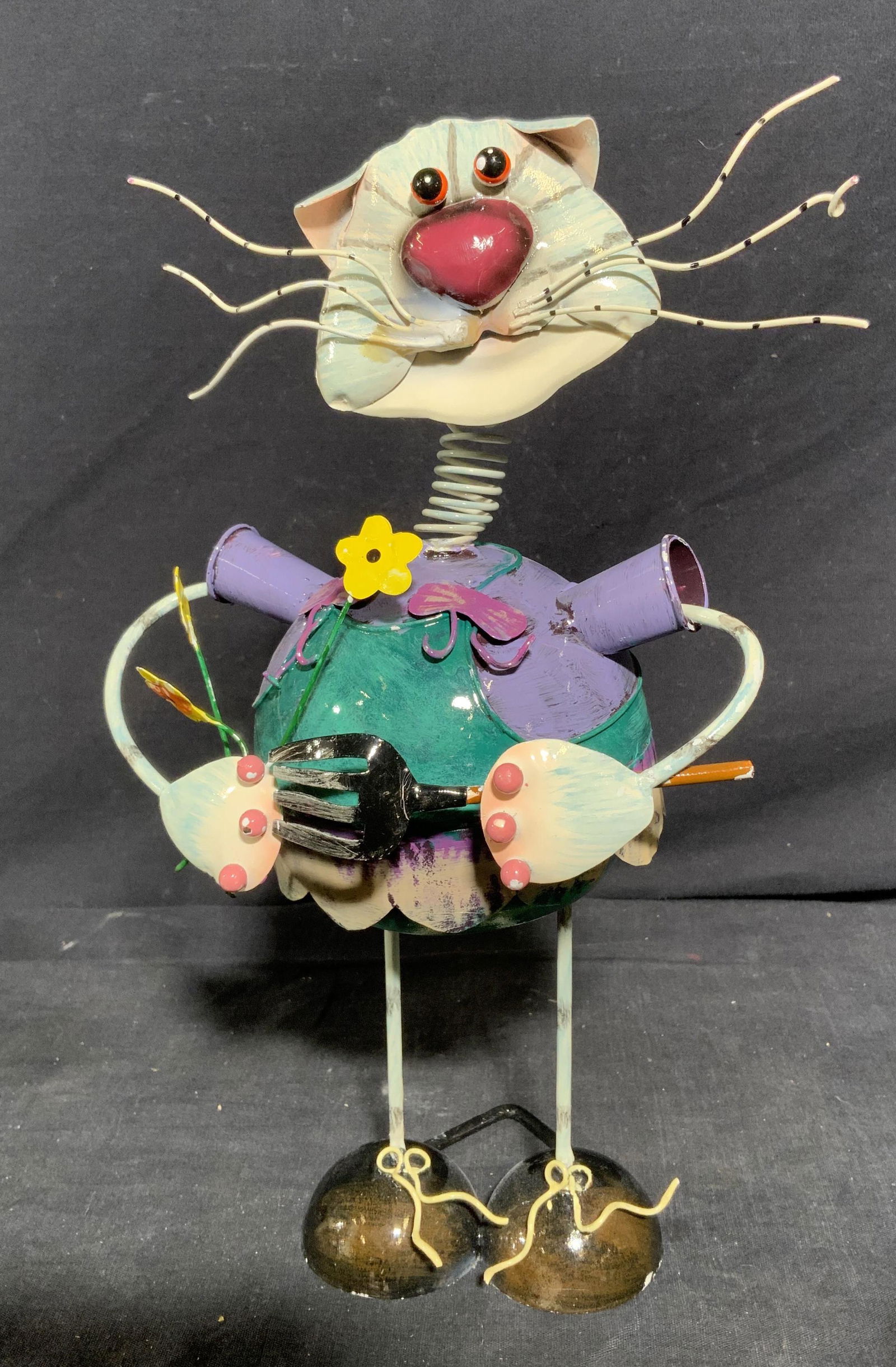 Kitsch Style Cat Sculpture (1 of 7)