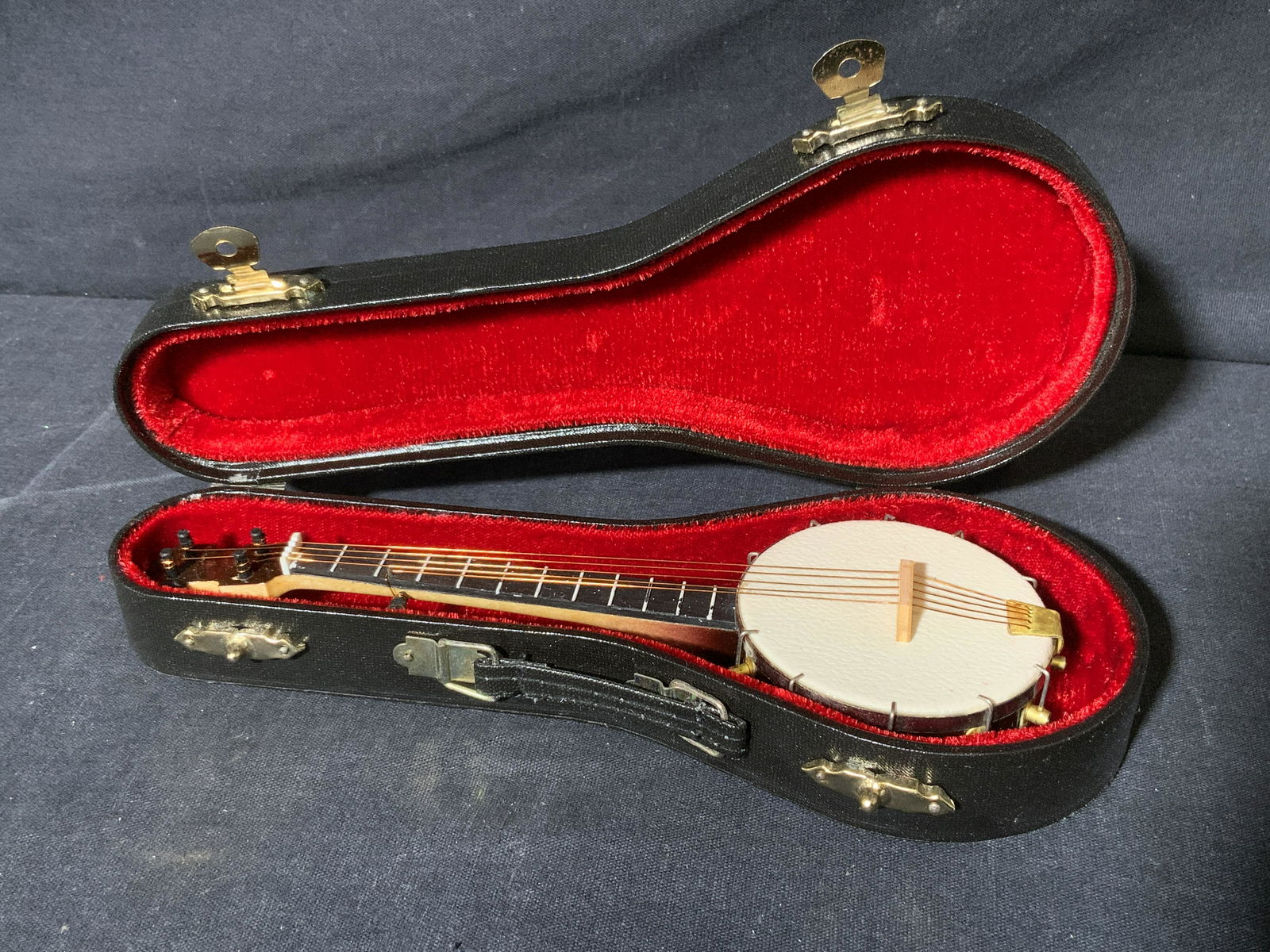 Replica Model Banjo with Case (1 of 7)