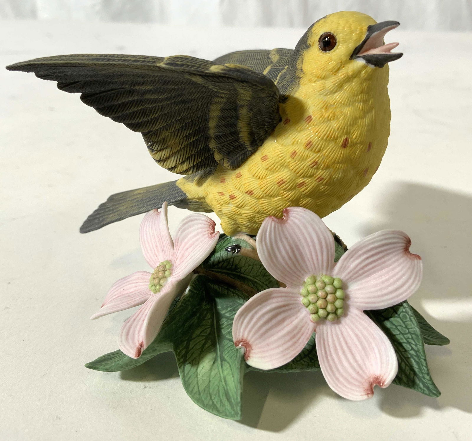 LENOX YELLOW WARBLER Porcelain Figure & Box (1 of 9)