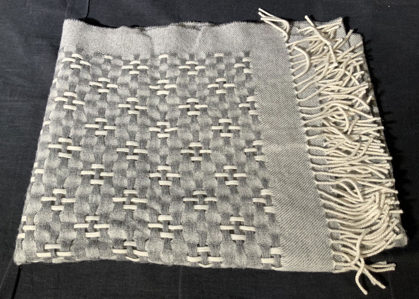 DONCASTER Spun Wool Gray Scarf (1 of 5)