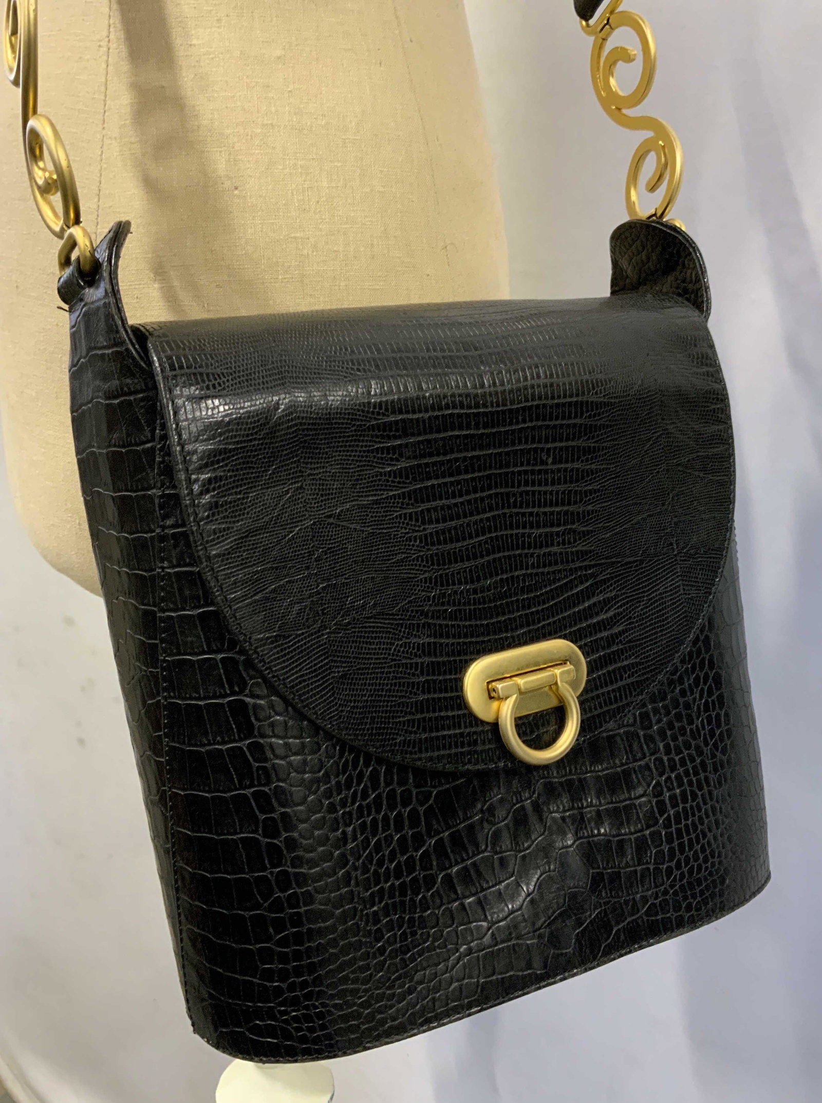 BALLY Shoulder Bag (1 of 8)