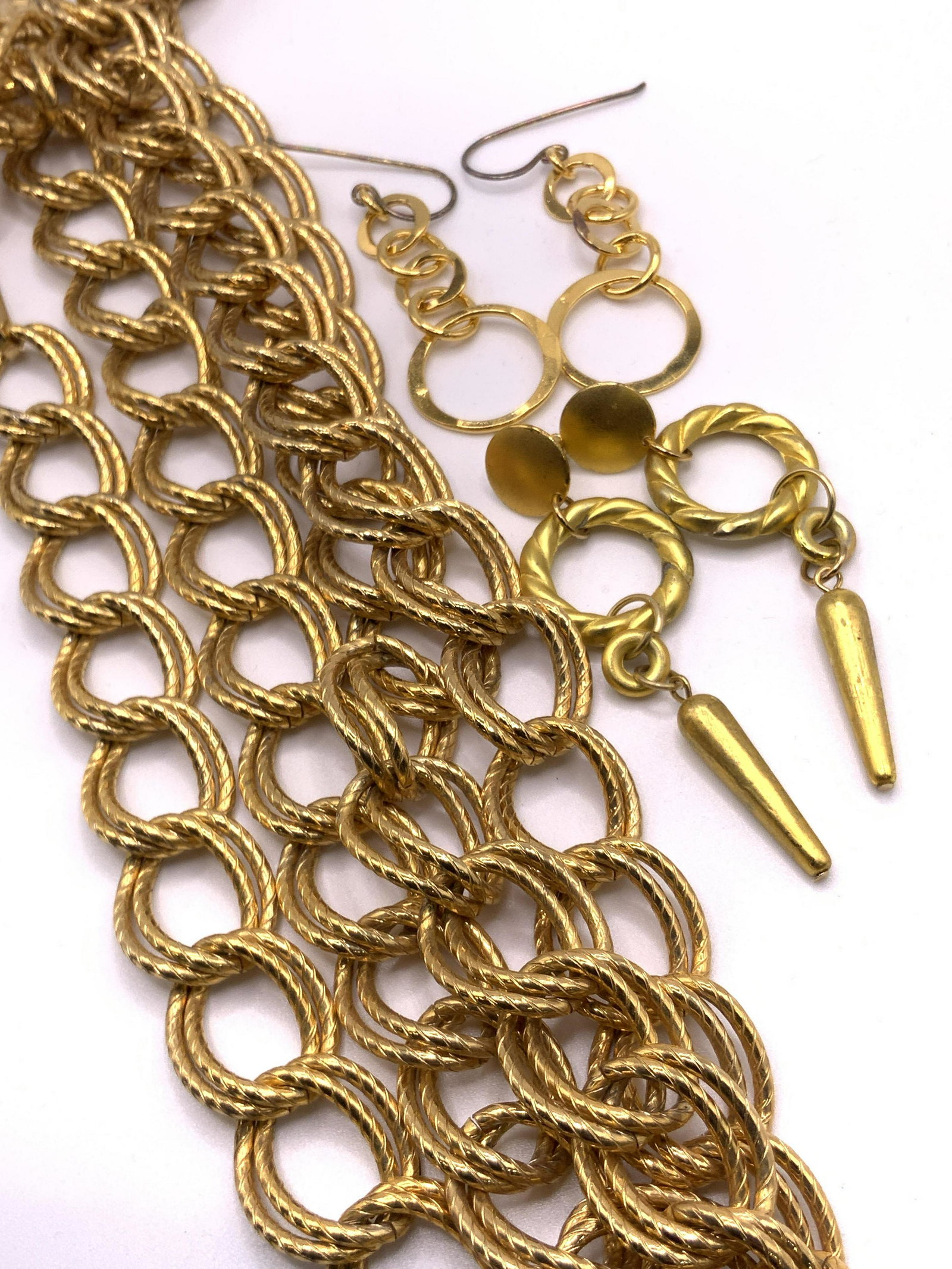 Lot 3 Gold Tone Earrings & Chain Necklace, Jewelry (1 of 8)