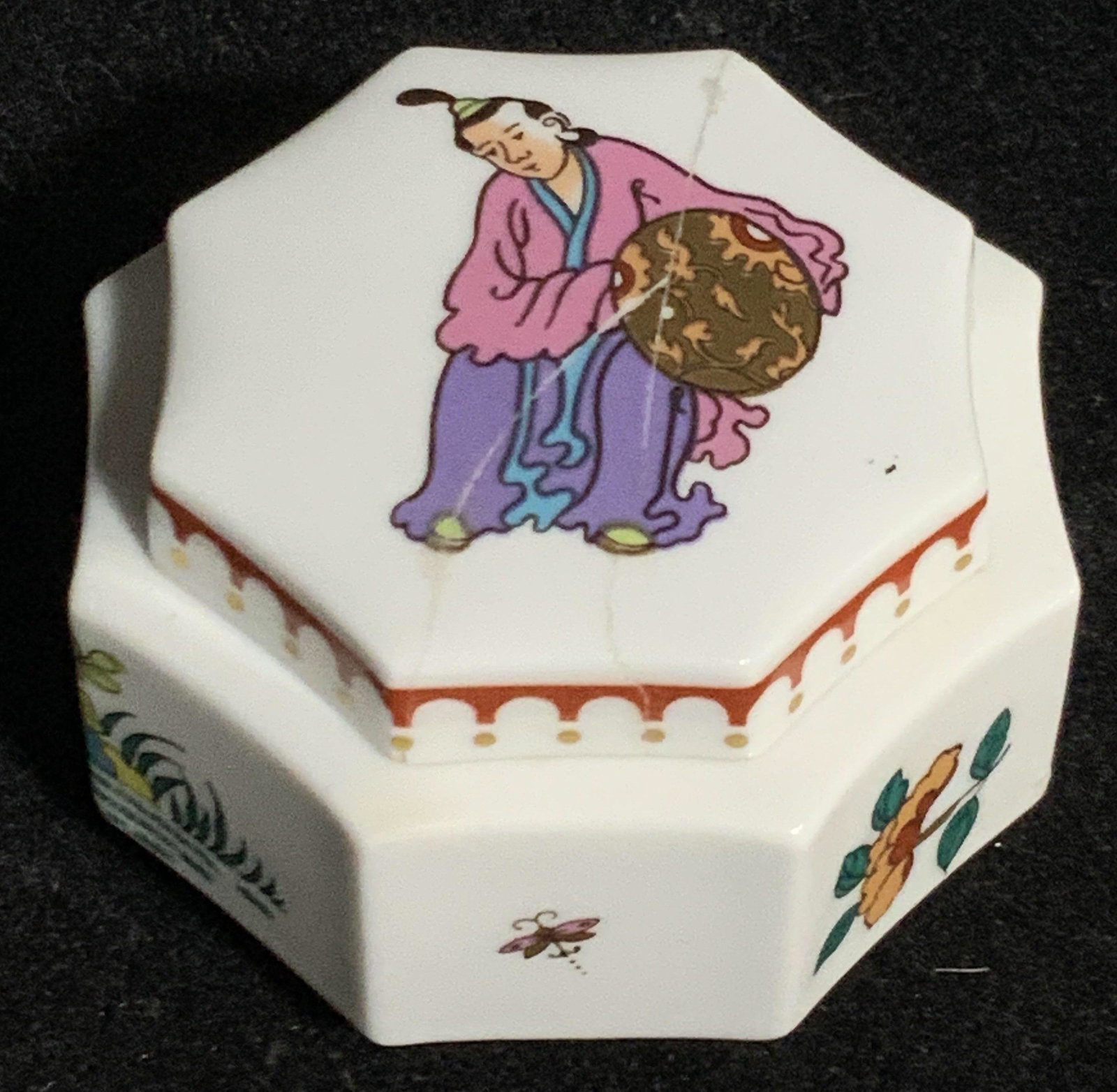 Royal Worcester Porcelain Asian Trinket Box: A porcelain trinket box, with an octagonal shape, hand painted with Floral motifs. Hallmarked on undersides â€˜Royal Worcester Fine Bone China, made in England, Oriental Gardenâ€™ Box has lid