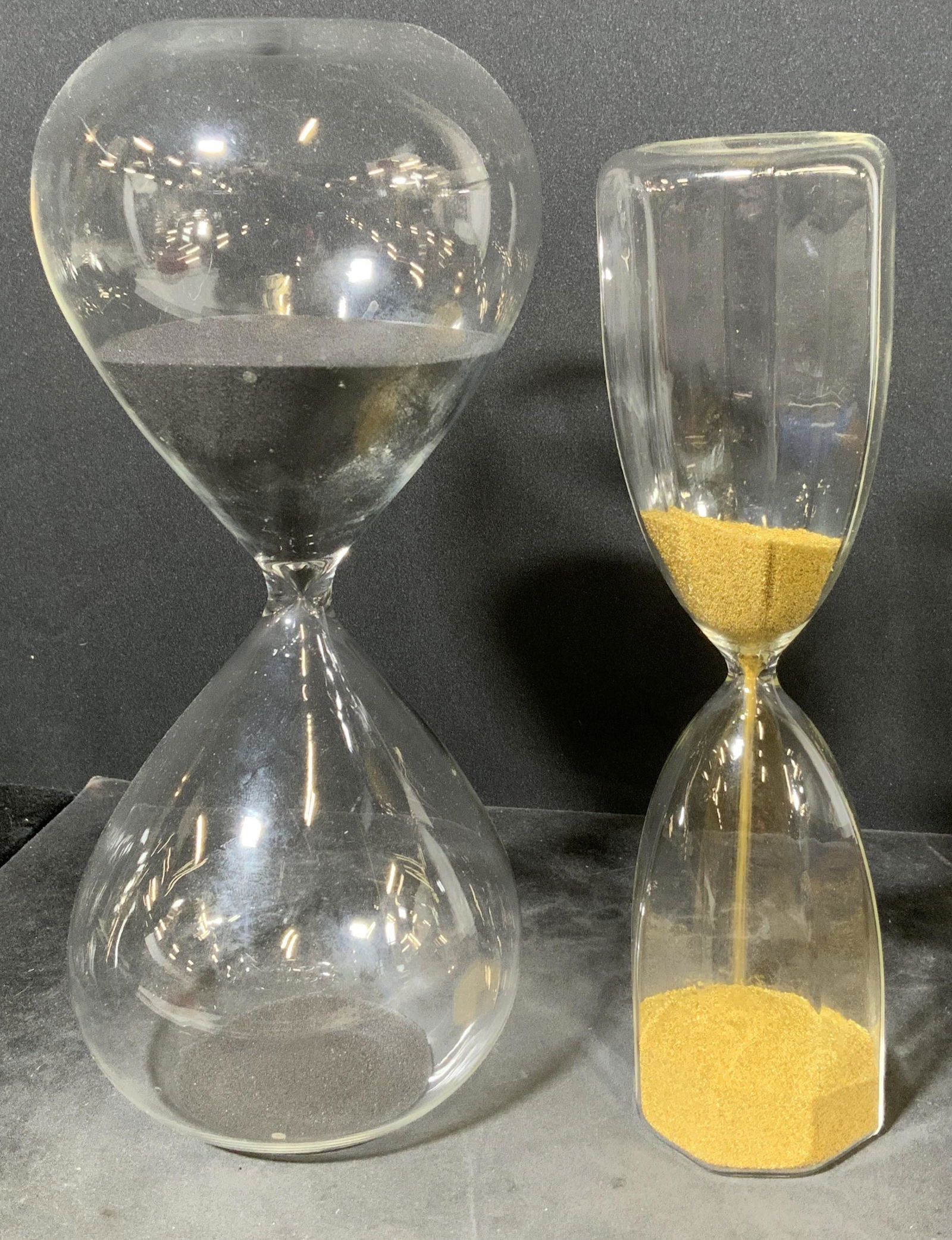 Lot 2 Hour Glasses (1 of 5)