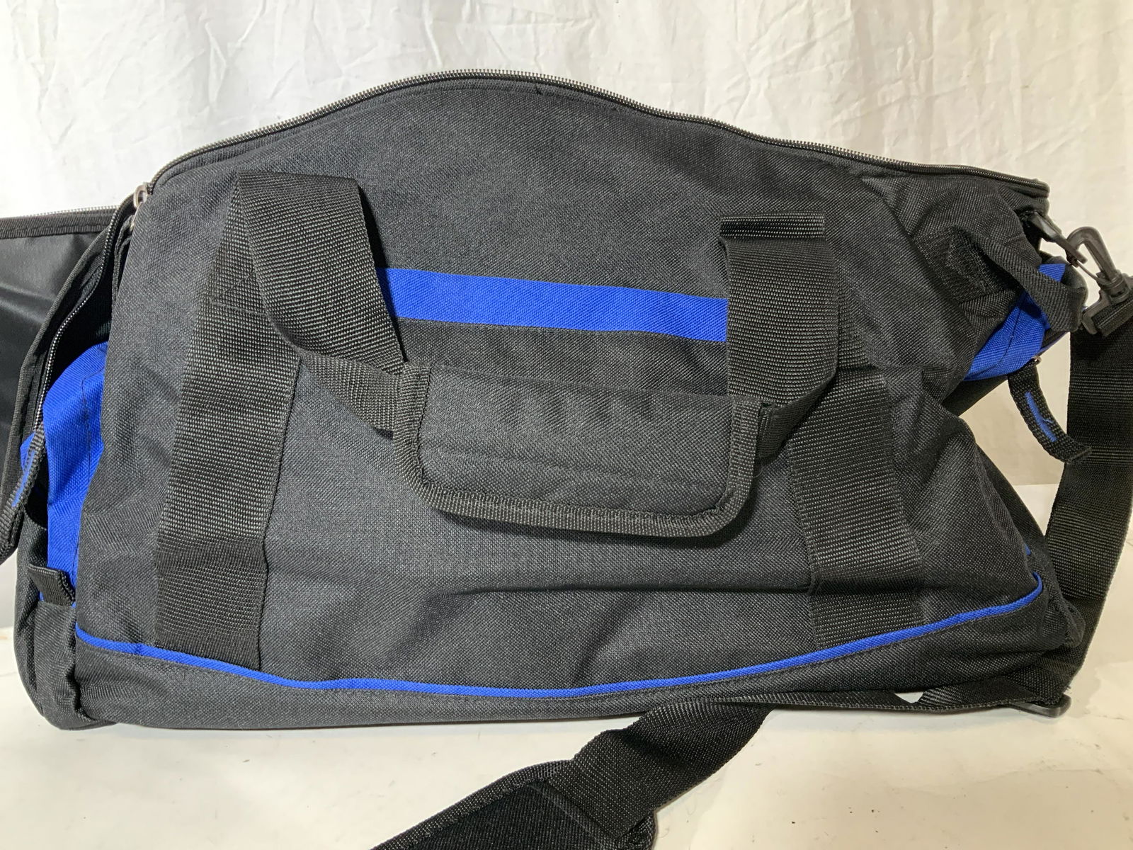 New Never Used Duffel/ Weekender/ Trekker Bag (1 of 7)