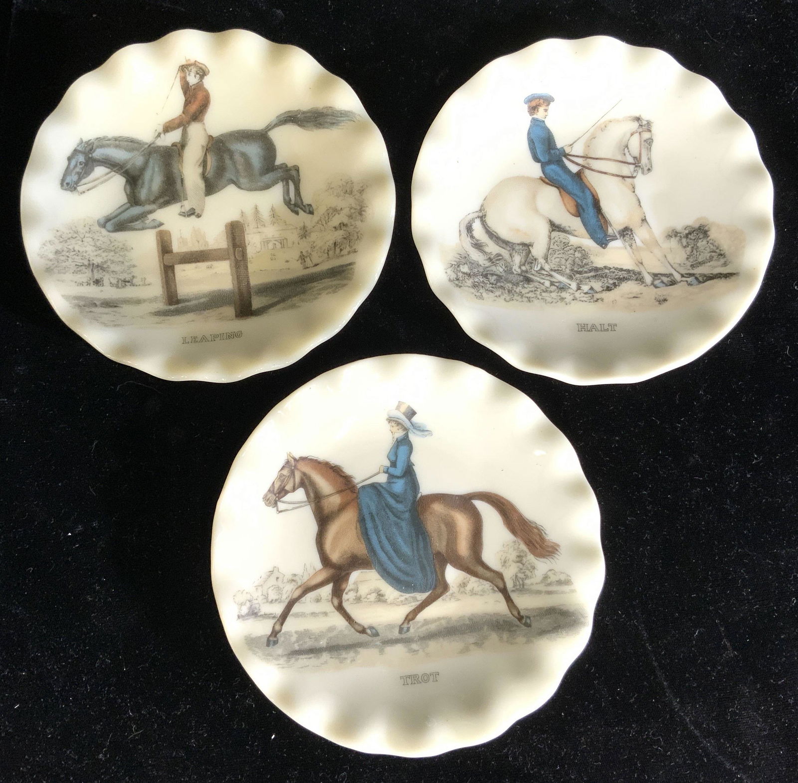 Set 3 Vintage Etched Glass Horse Trinket Dishes (1 of 8)