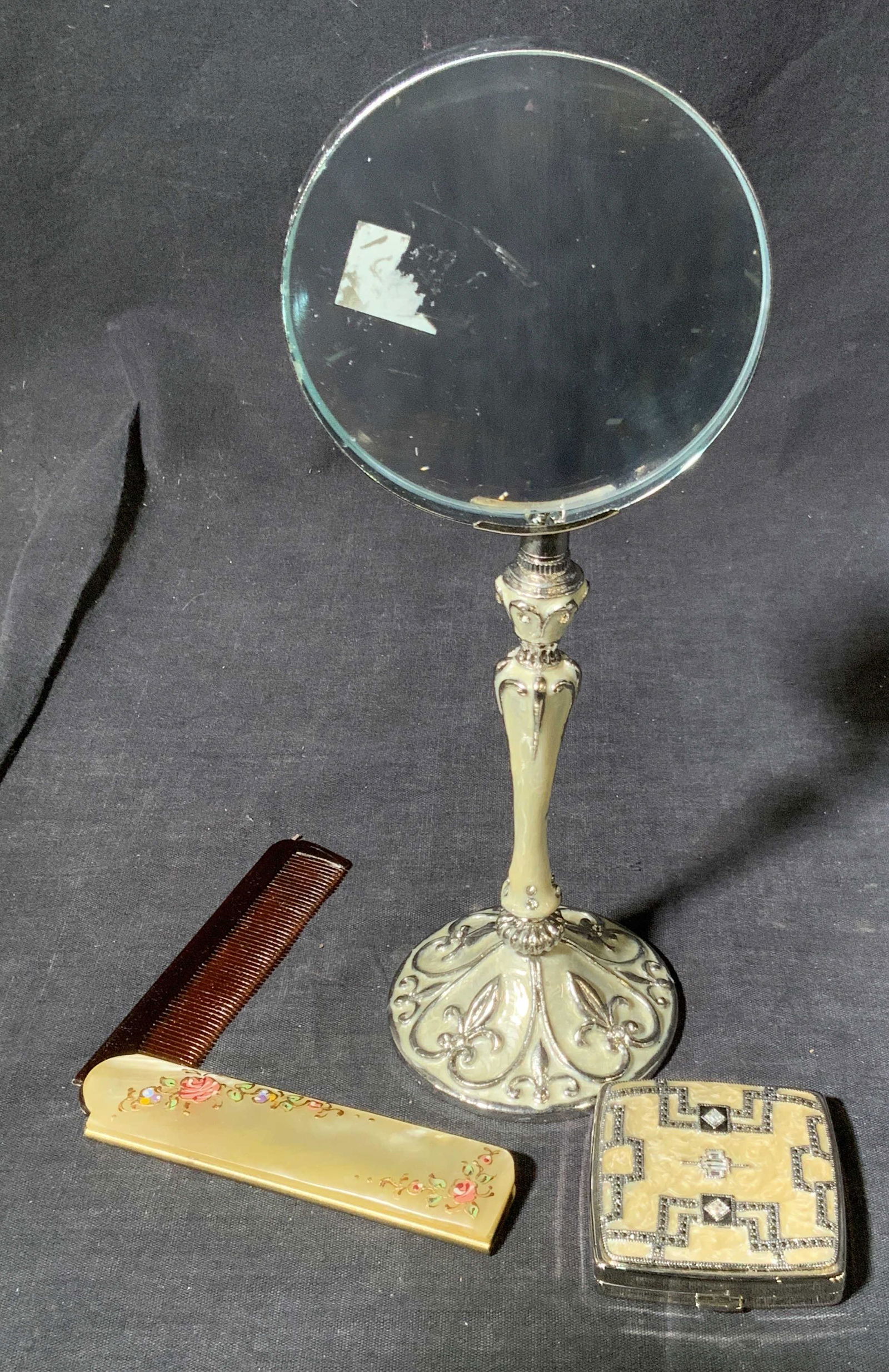 Group Lot 3 Ladies Vanity Accessories (1 of 11)