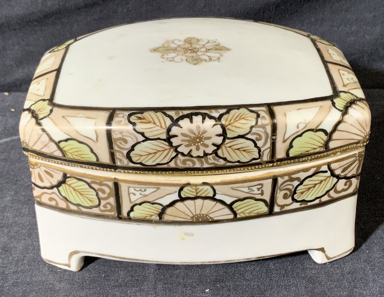 NIPPON Hand Painted Lidded Trinket Box (1 of 8)