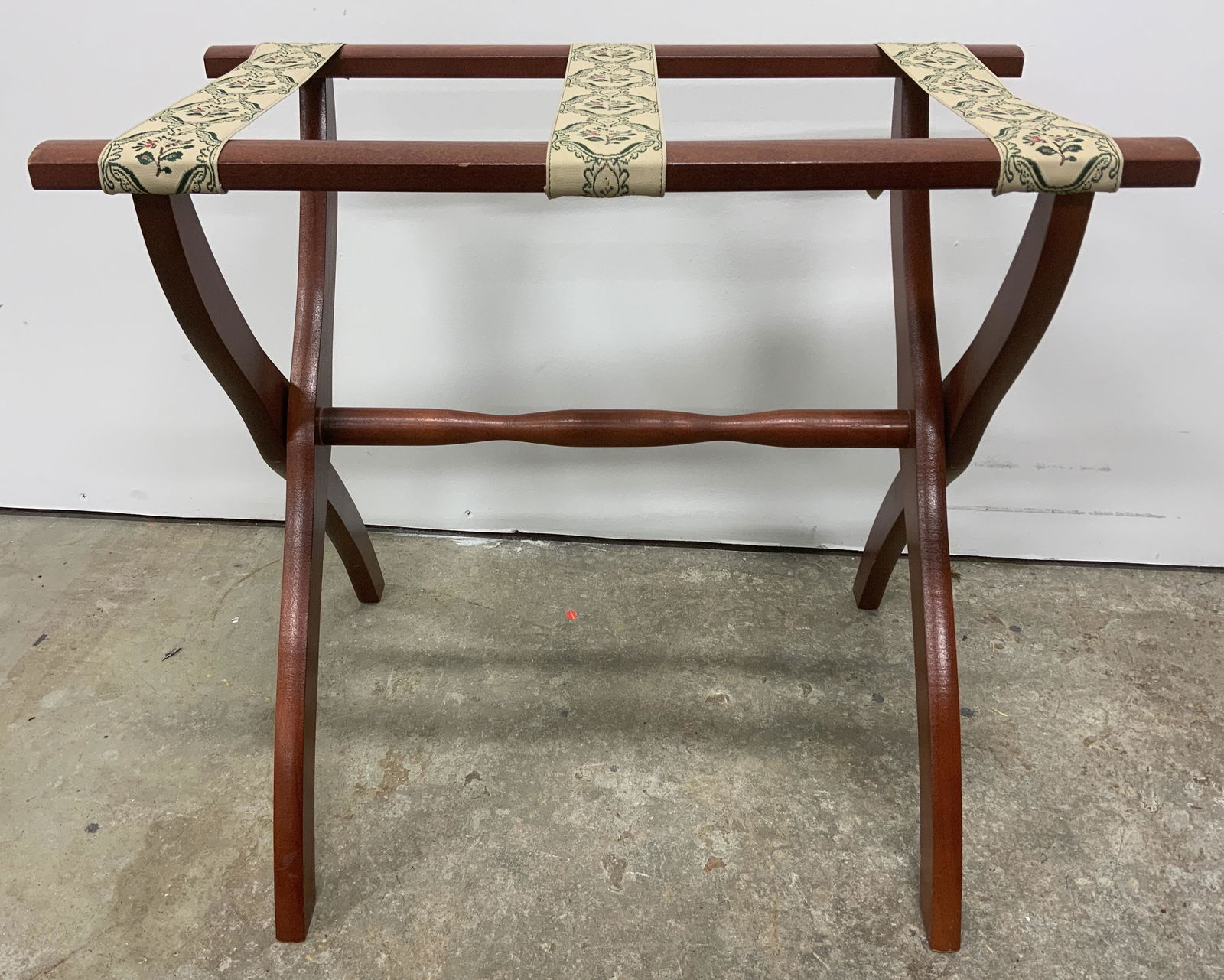 SCHIEBE Wooden Luggage Rack (1 of 7)
