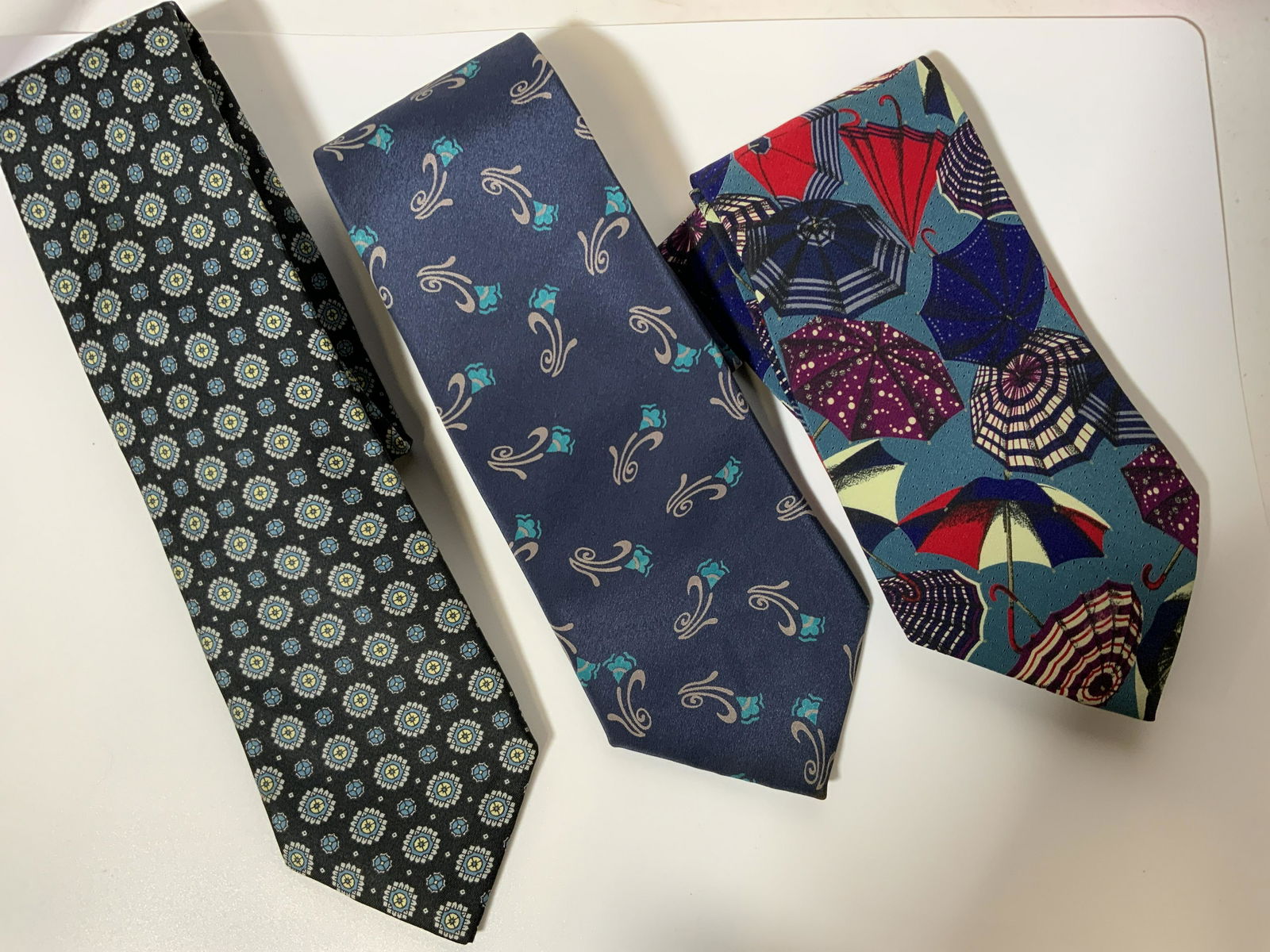 Assorted Patterned Mens Silk Ties lot 3 (1 of 10)