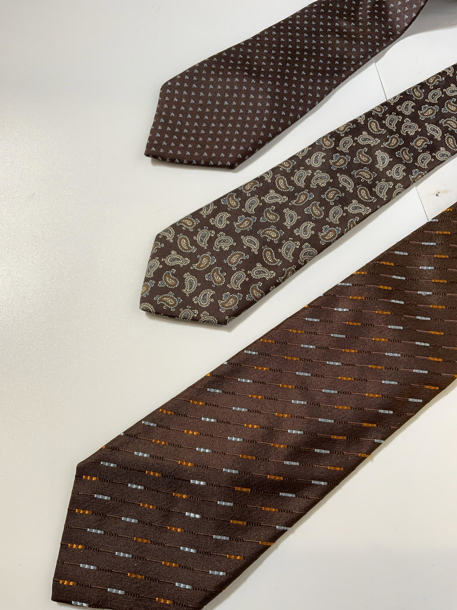Paisley Pattern Neck Tie Lot of 3: Paisley Pattern Neck Tie Lot of 3, includes 1. EMANUEL UNGARO, 1. LILY DACHE, 1. Not branded, measure approx 56 to 62 inches long, and 3 7/8 inches wide. Property of Central Park West Manhattan New Yo