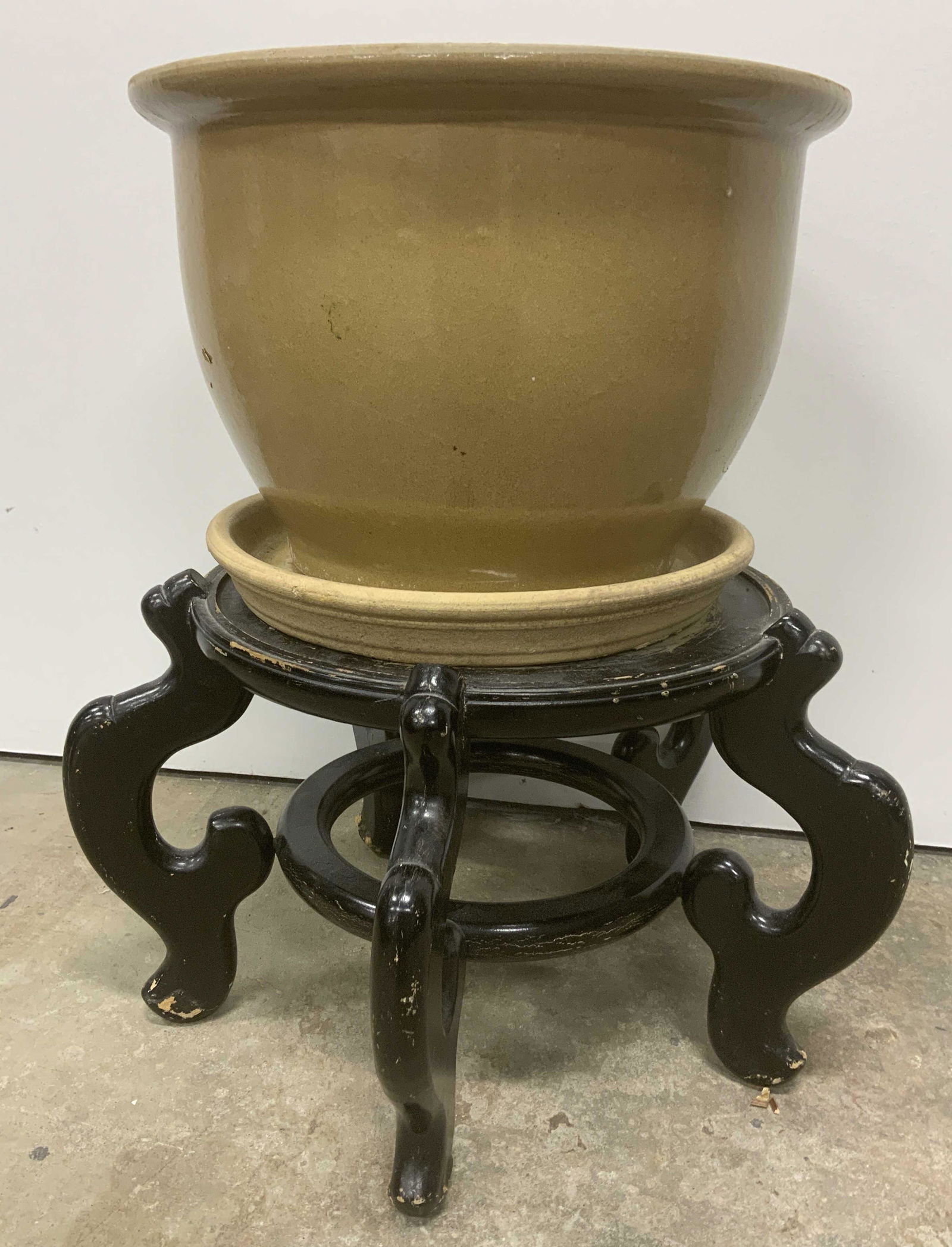 Ceramic Planter w Wooden Stand (1 of 6)