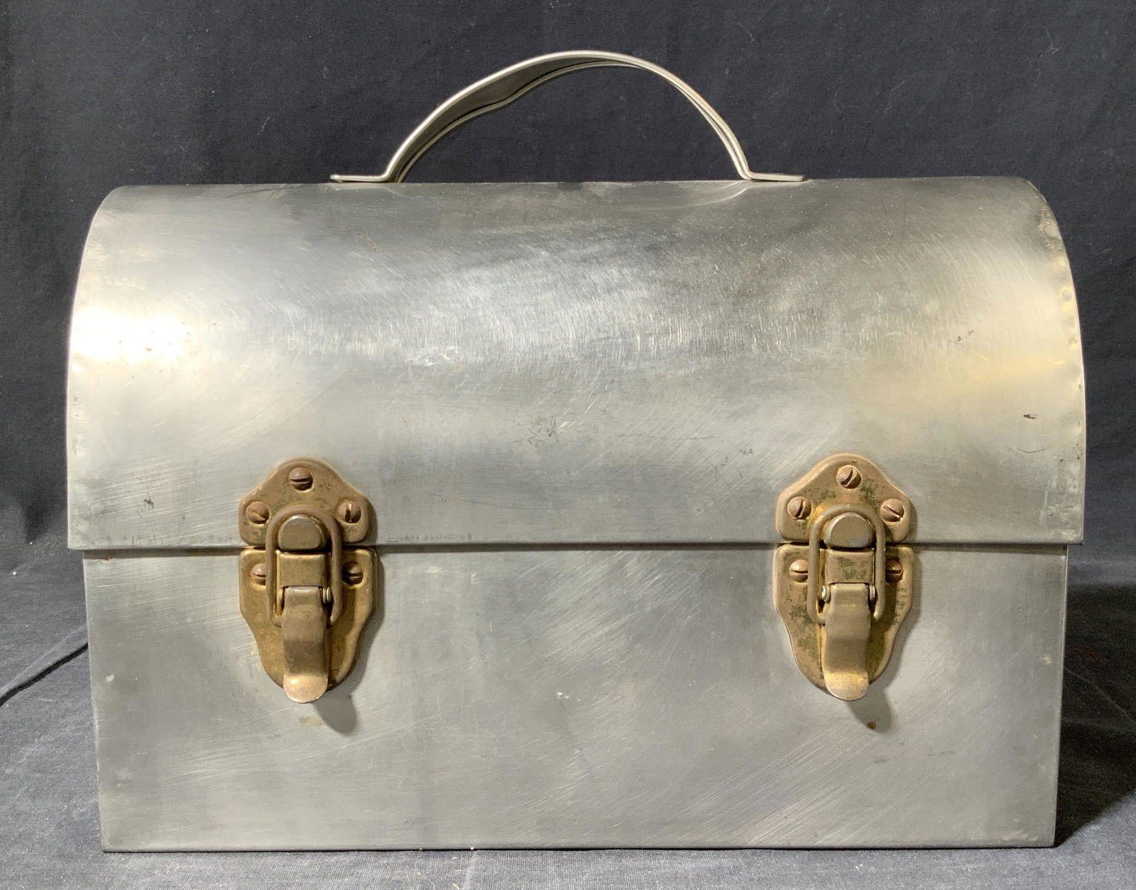 Vintage Metal Lunch Box (1 of 10)