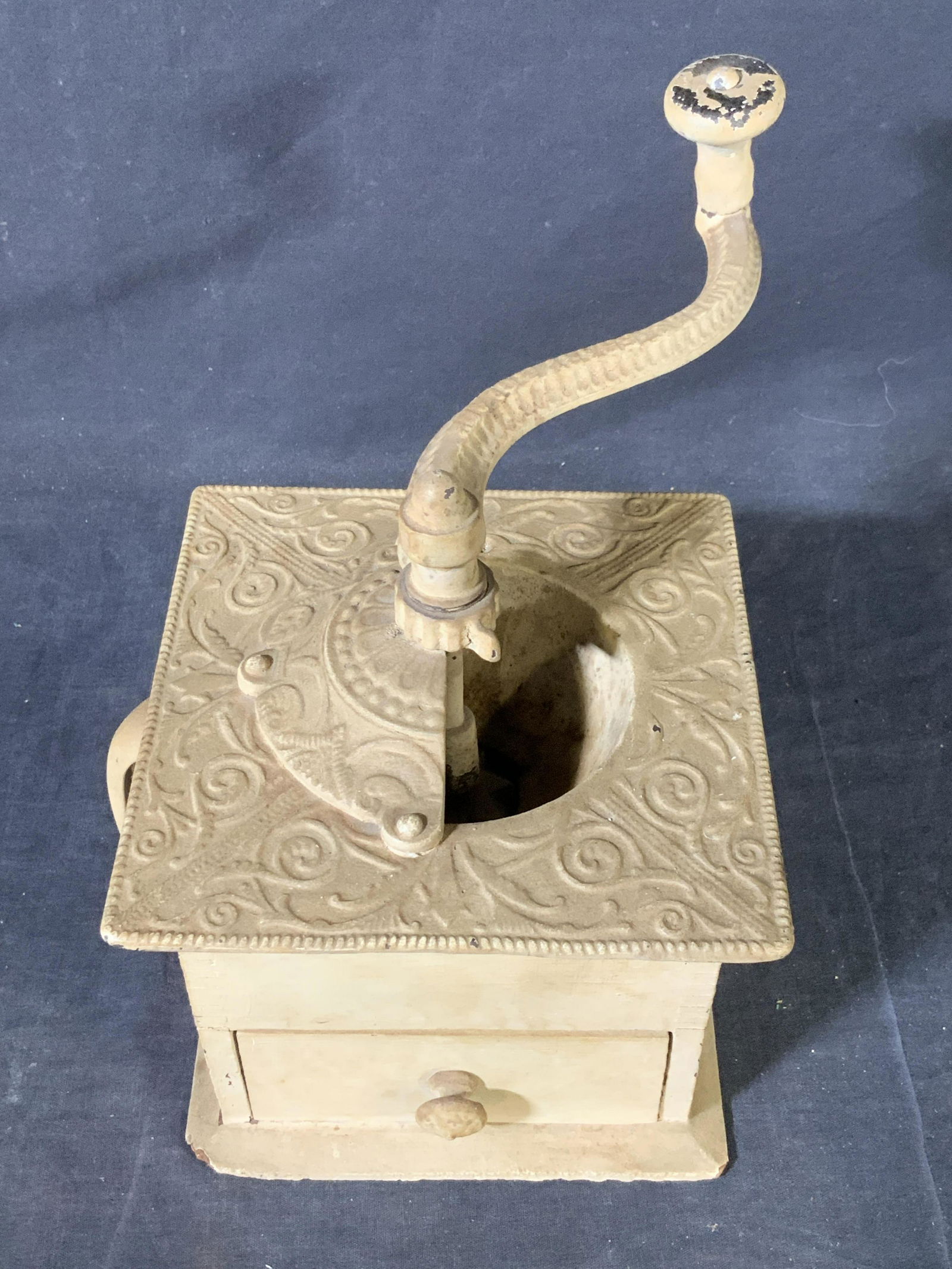 Collectible Vtg Manual  Coffee Grinder (1 of 7)