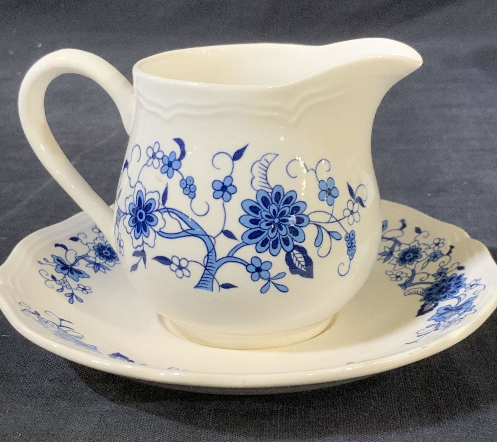 HANKOOK Ceramic Creamer and Saucer, England (1 of 5)