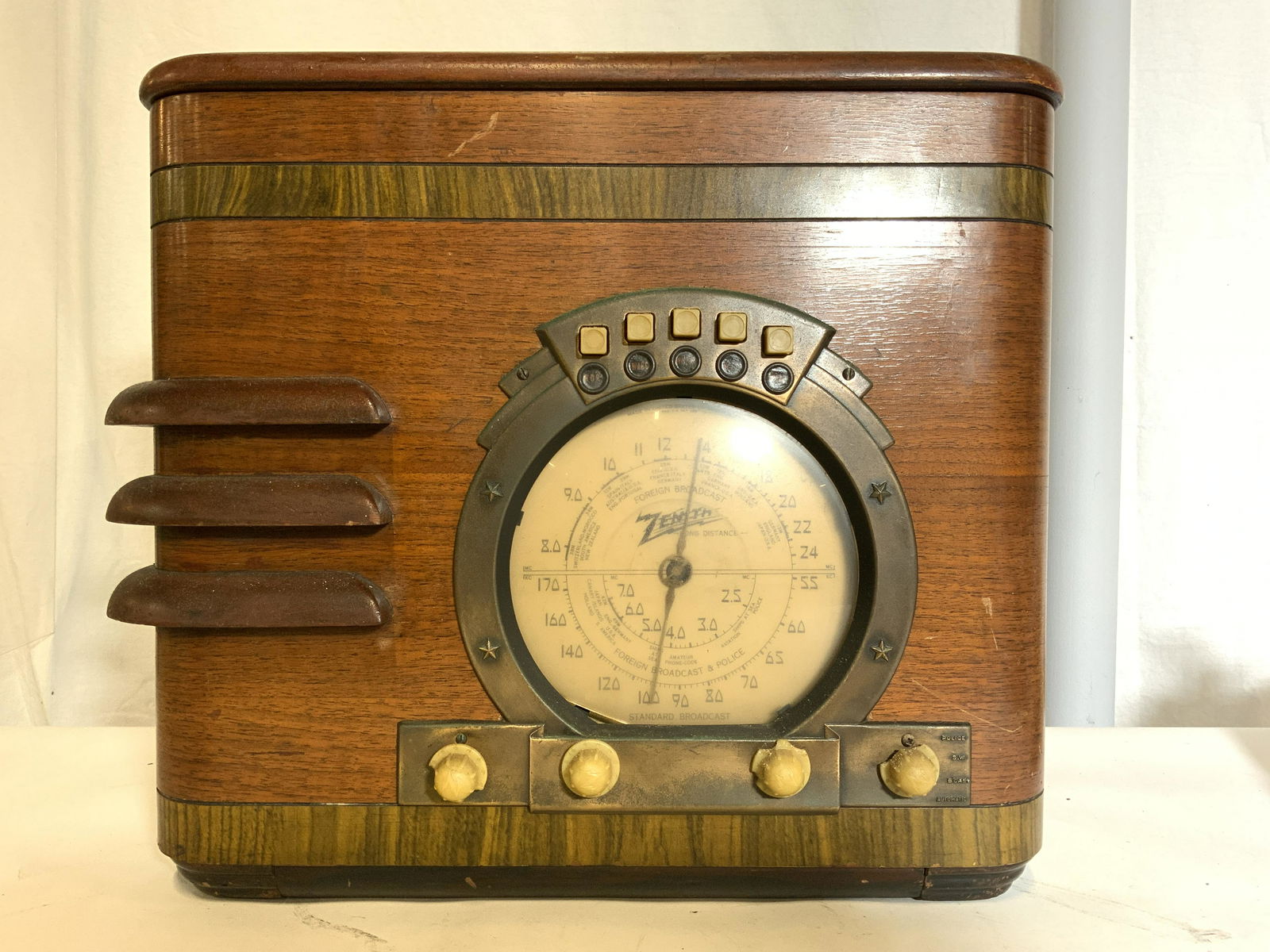 ZENITH FOREIGN BROADCAST POLICE TUBE RADIO (1 of 11)