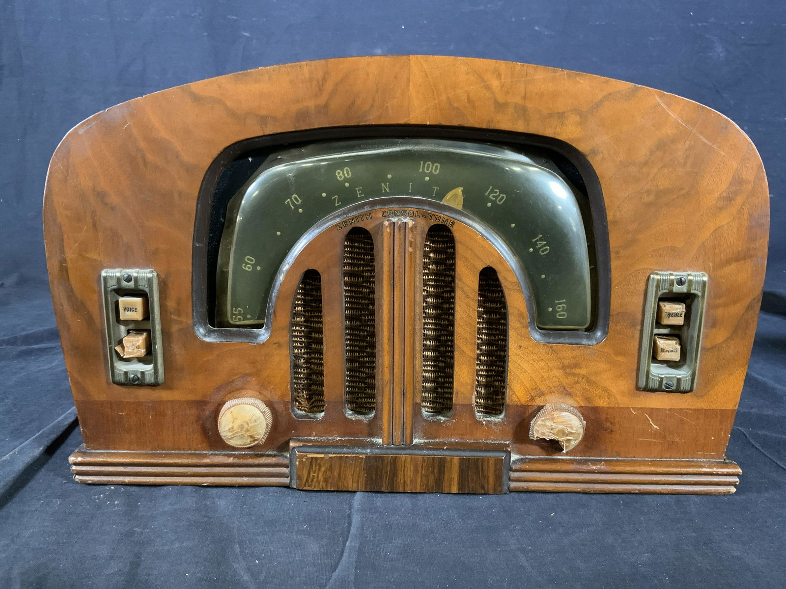 1942 ZENITH Consol-Tone Model 6D2615 Radio (1 of 10)